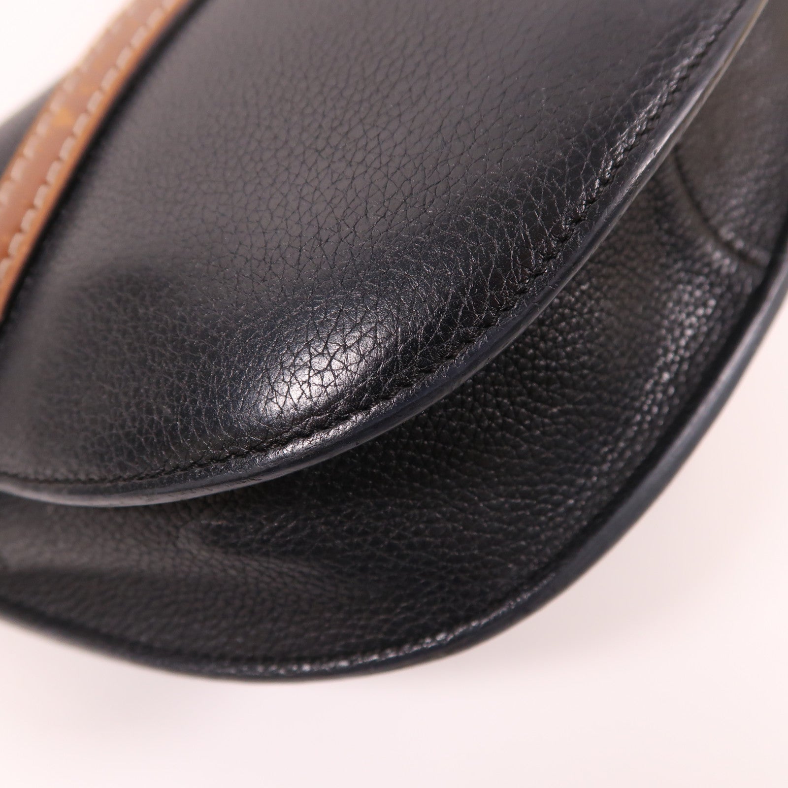 LOEWE 牛皮皮革Gate金扣肩背袋