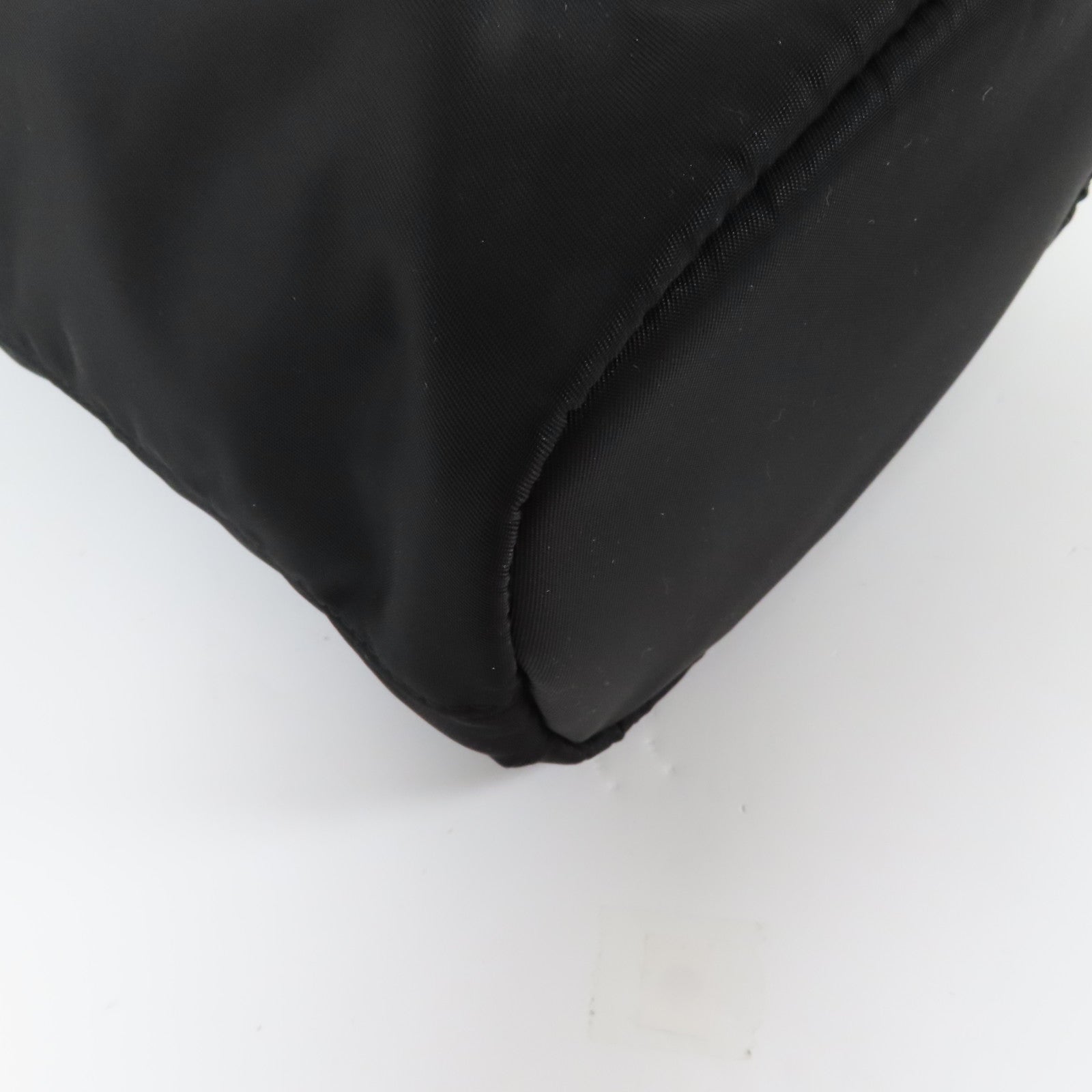 PRADA 尼龍Re-Nylon pouch銀扣手拿包