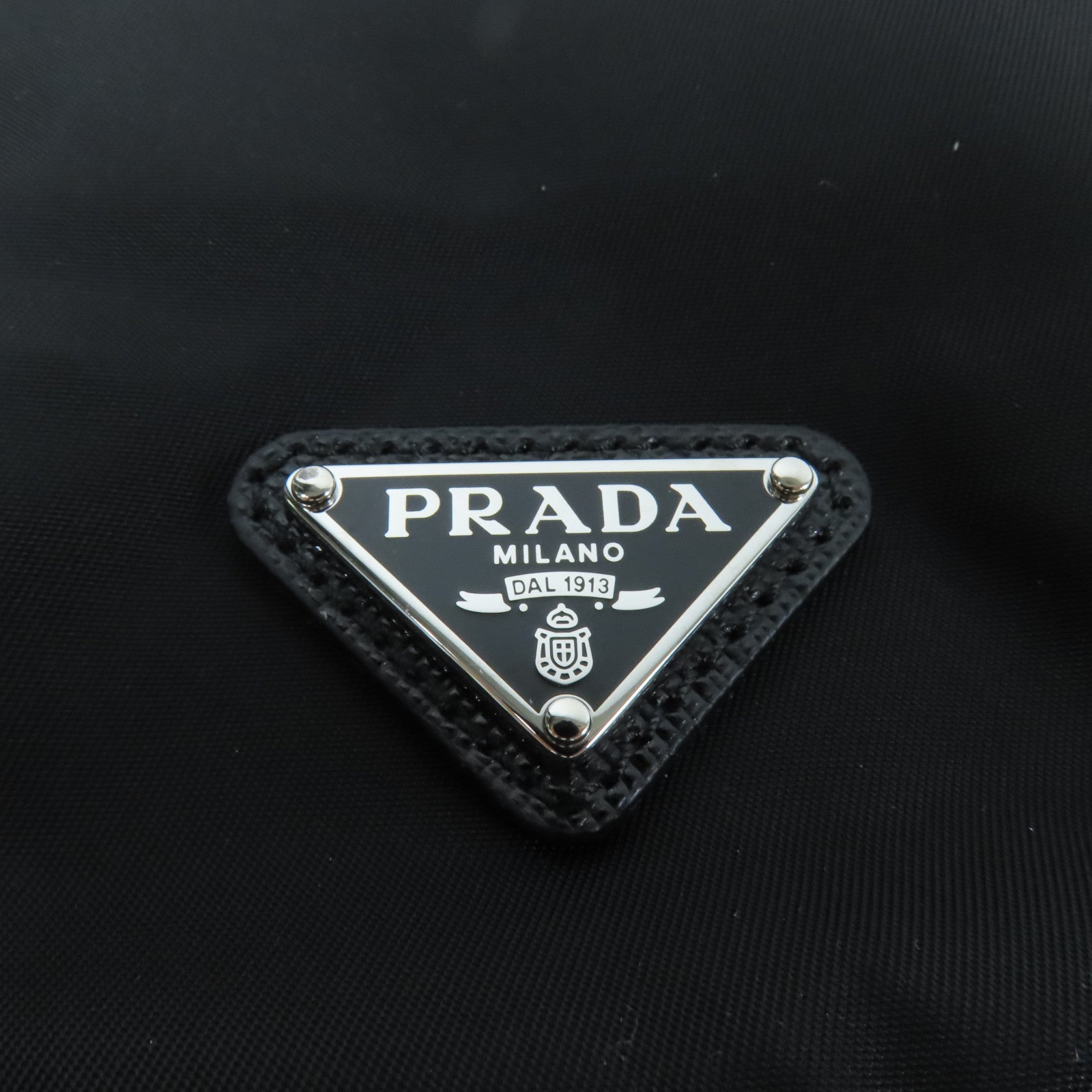 PRADA 尼龍Re-Nylon pouch銀扣手拿包