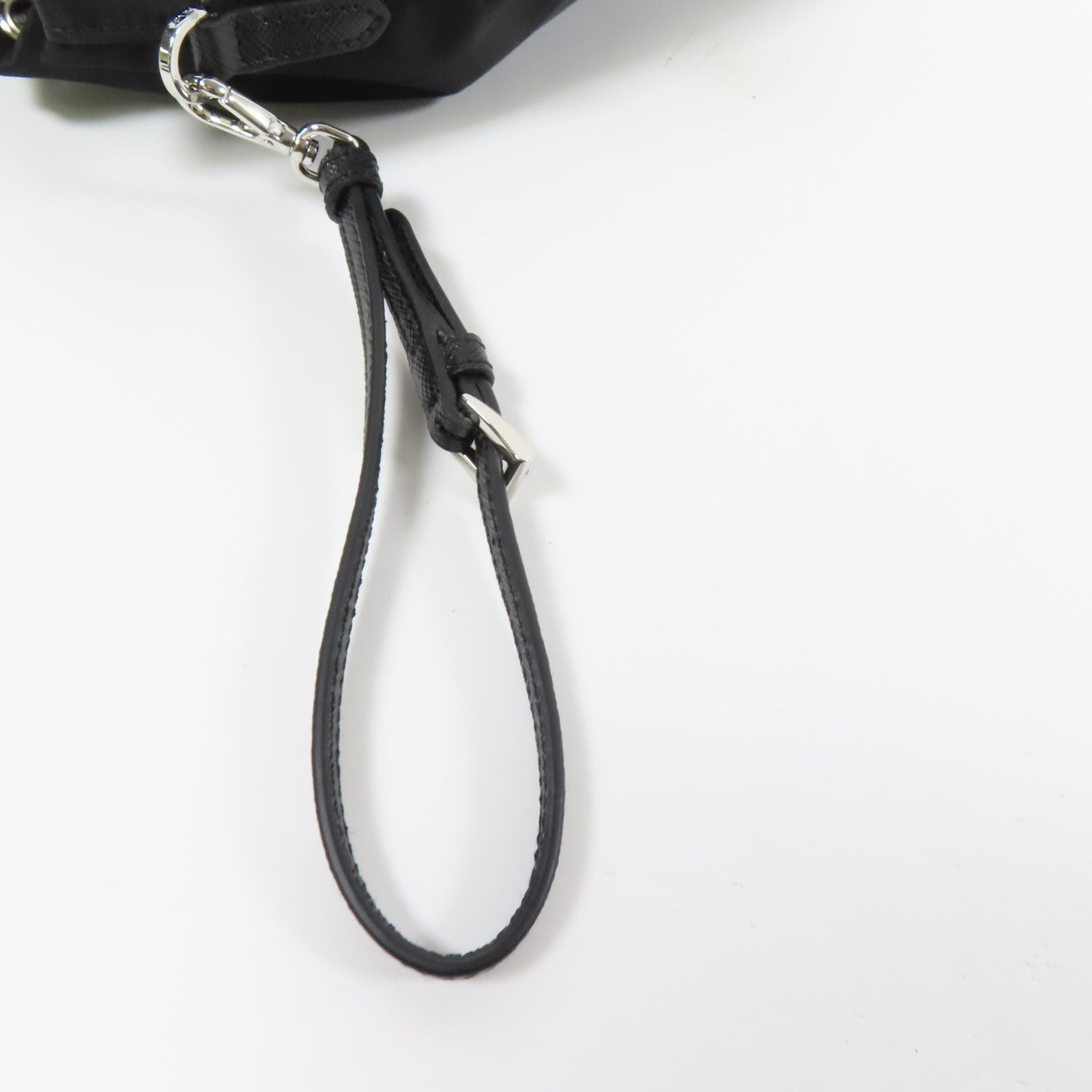 PRADA 尼龍Re-Nylon pouch銀扣手拿包