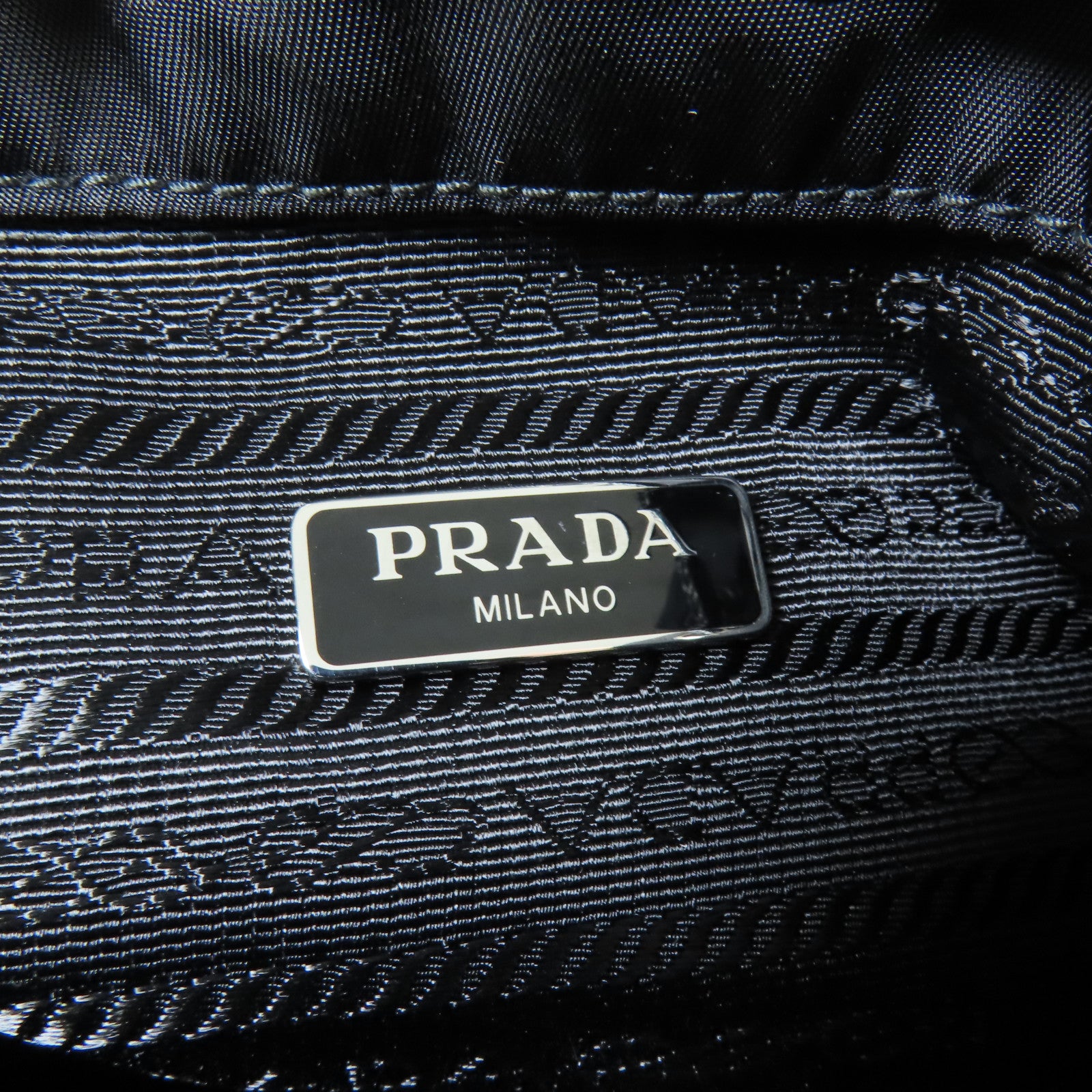 PRADA 尼龍Re-Nylon pouch銀扣手拿包