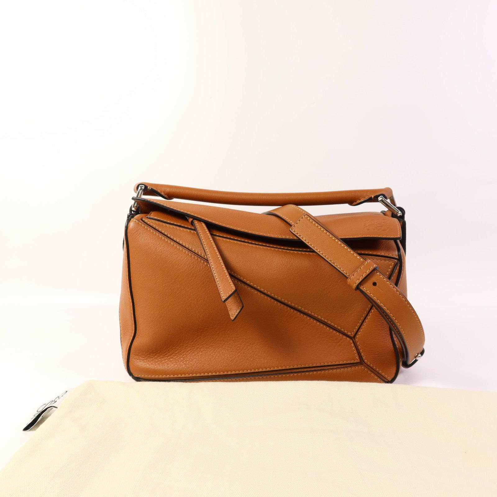 LOEWE 牛皮皮革Puzzle Bag銀扣手挽肩背兩用袋