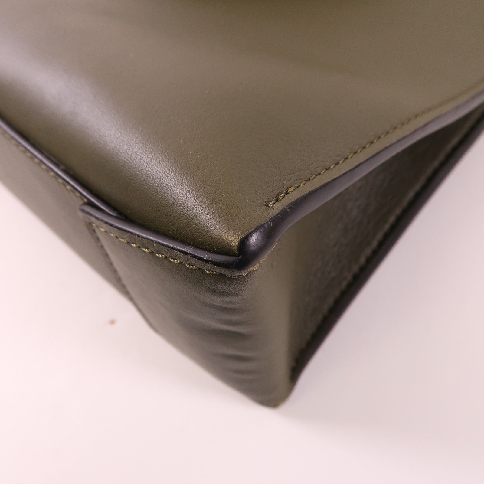 LOEWE 牛皮皮革Buckle Horizontal銀扣肩背袋