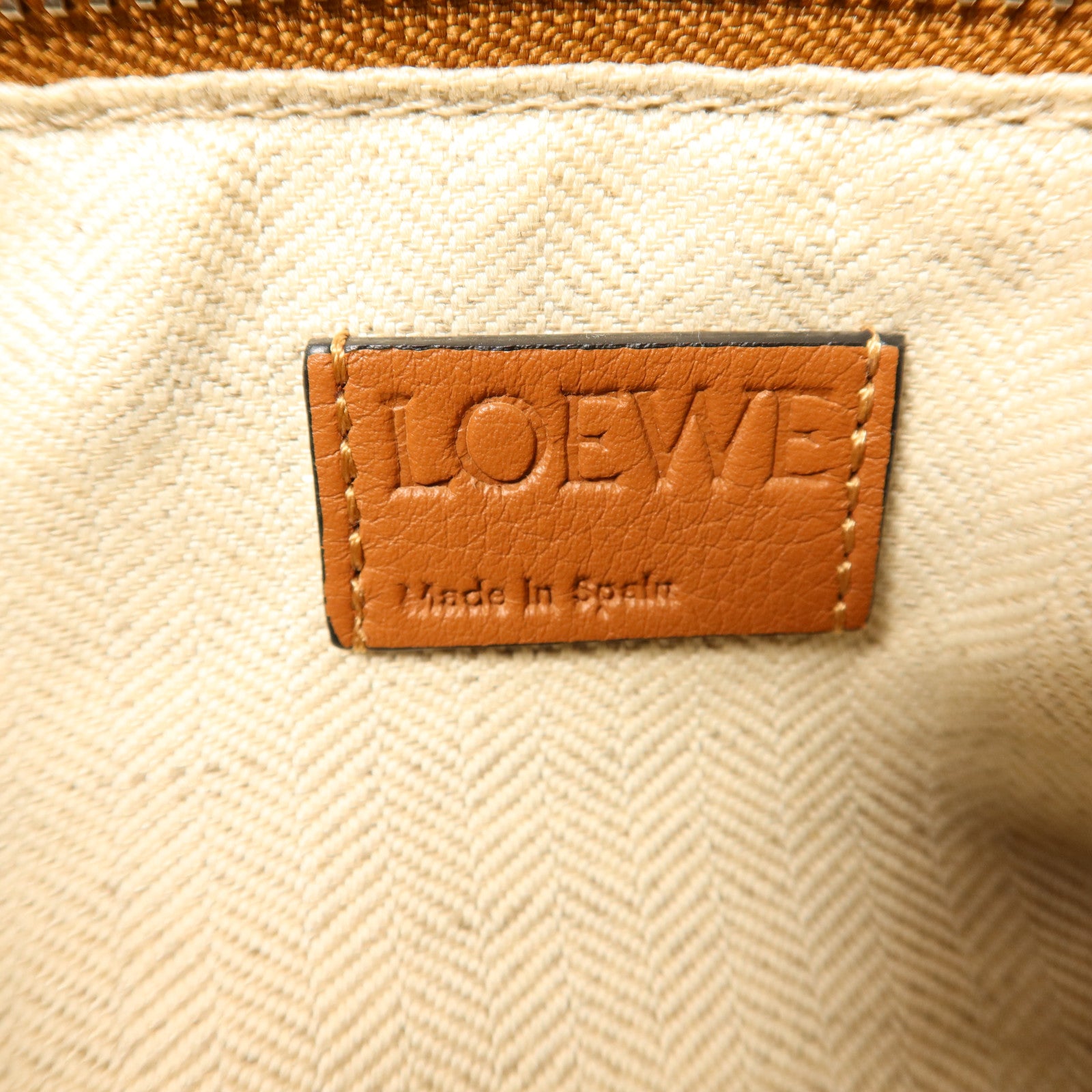 LOEWE 牛皮皮革Puzzle Bag銀扣手挽肩背兩用袋