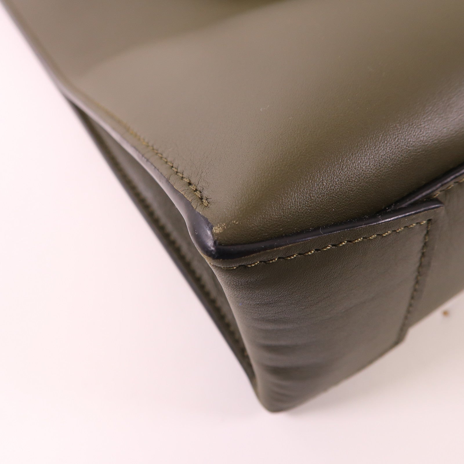 LOEWE 牛皮皮革Buckle Horizontal銀扣肩背袋