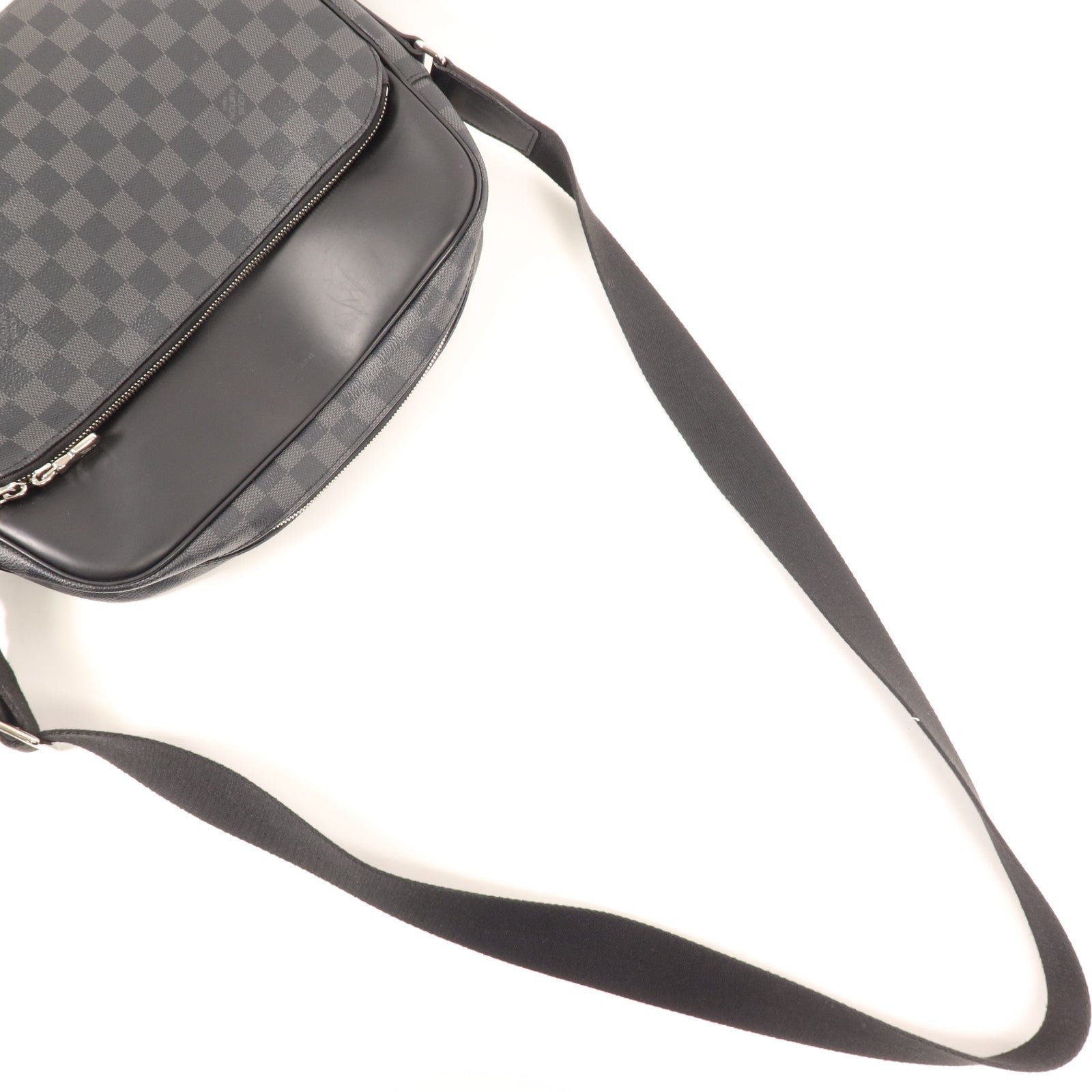 LOUIS VUITTON Damier Graphite Dayton MM銀扣肩背袋