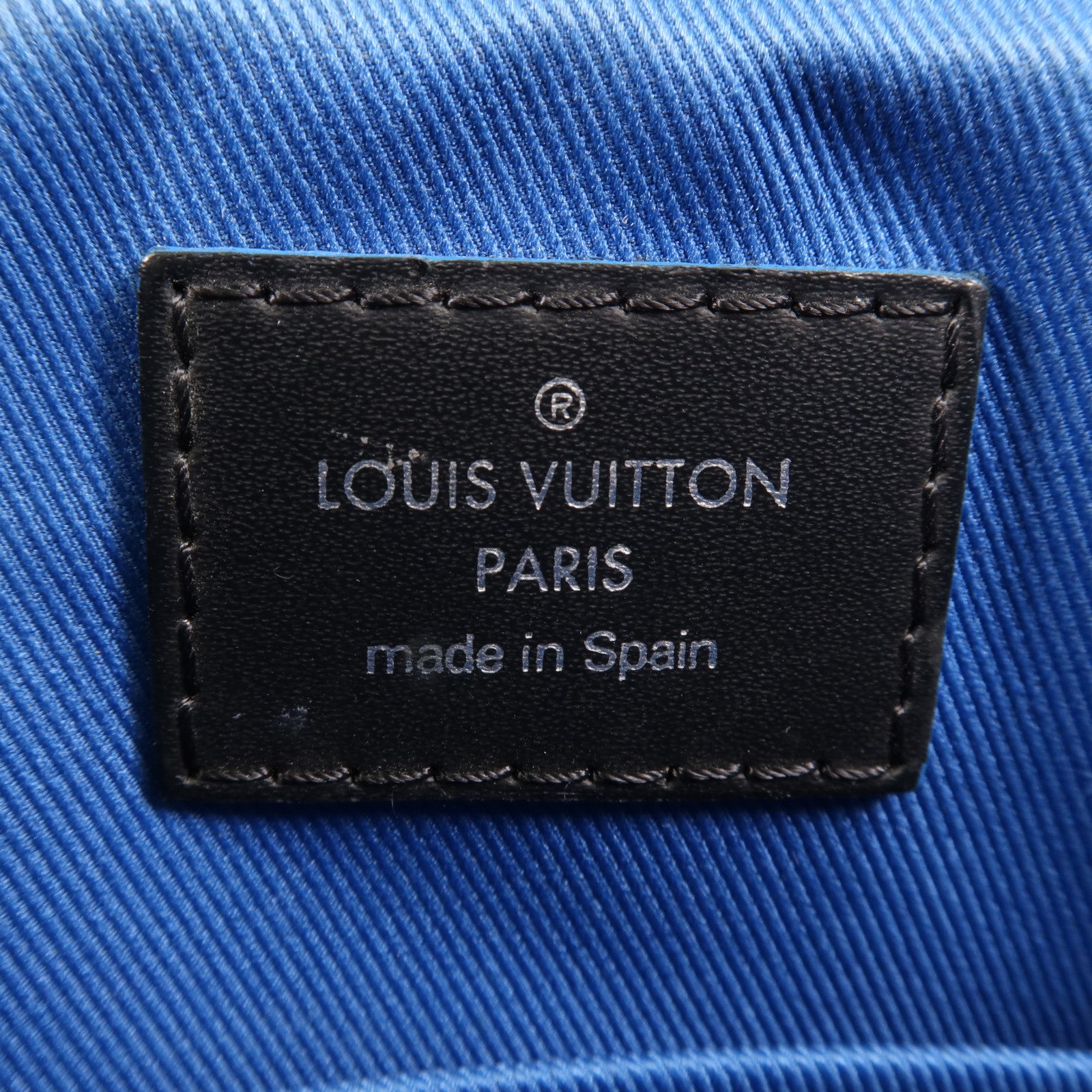 LOUIS VUITTON Damier Graphite District PM銀扣肩背袋