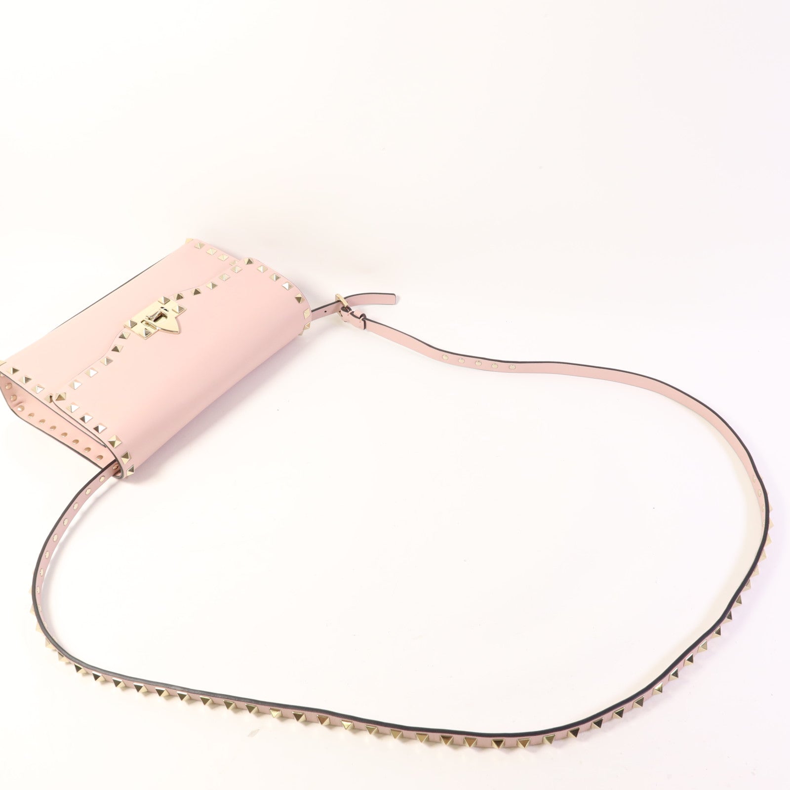 Valentino 牛皮皮革Garavani Rockstud Flap金扣肩背袋