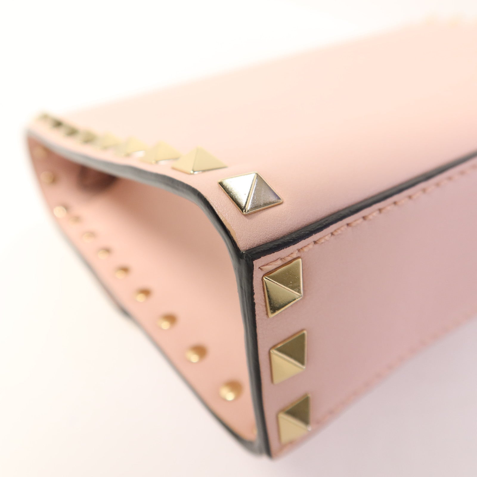 Valentino 牛皮皮革Garavani Rockstud Flap金扣肩背袋