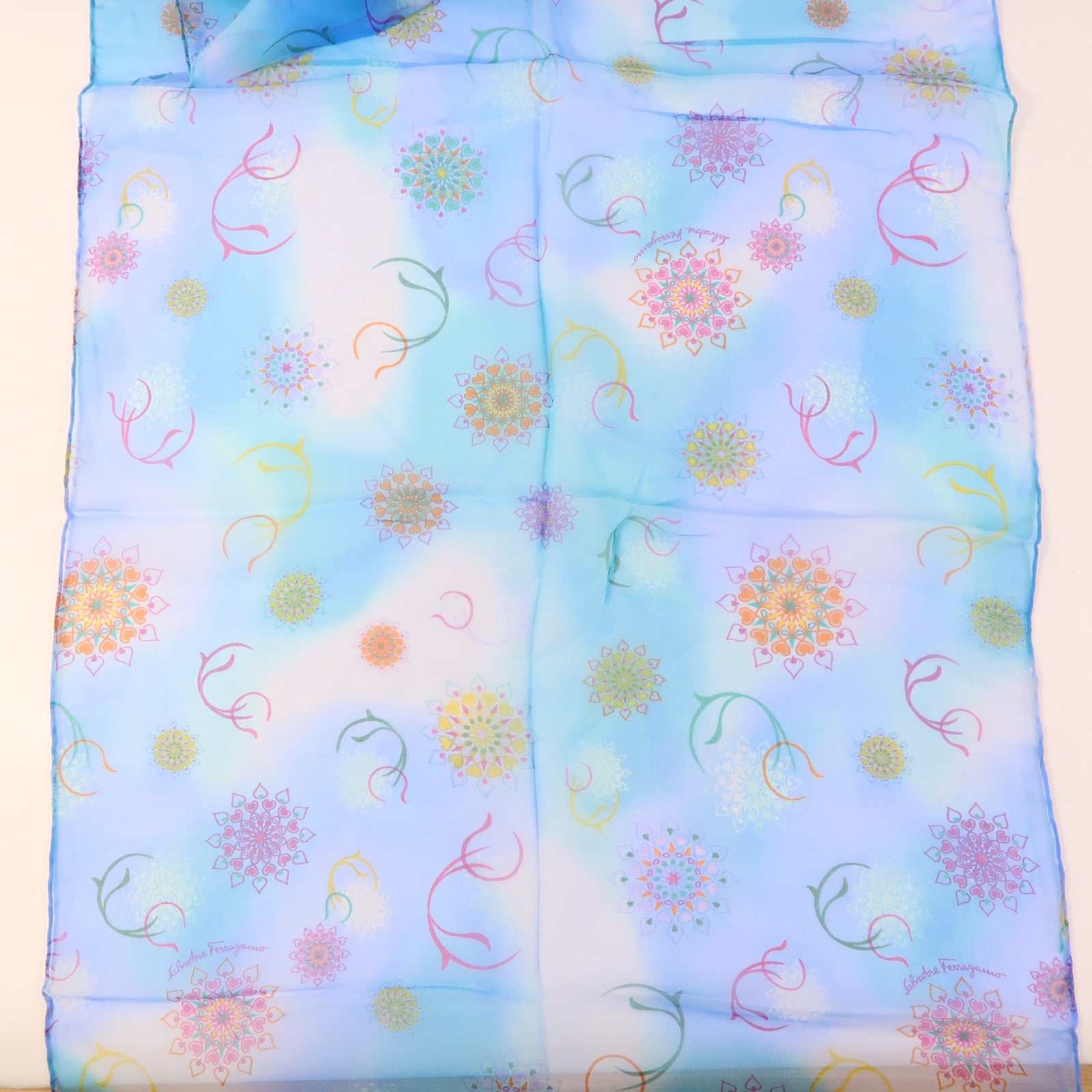 Salvatore Ferragamo 絲質Scarf絲巾