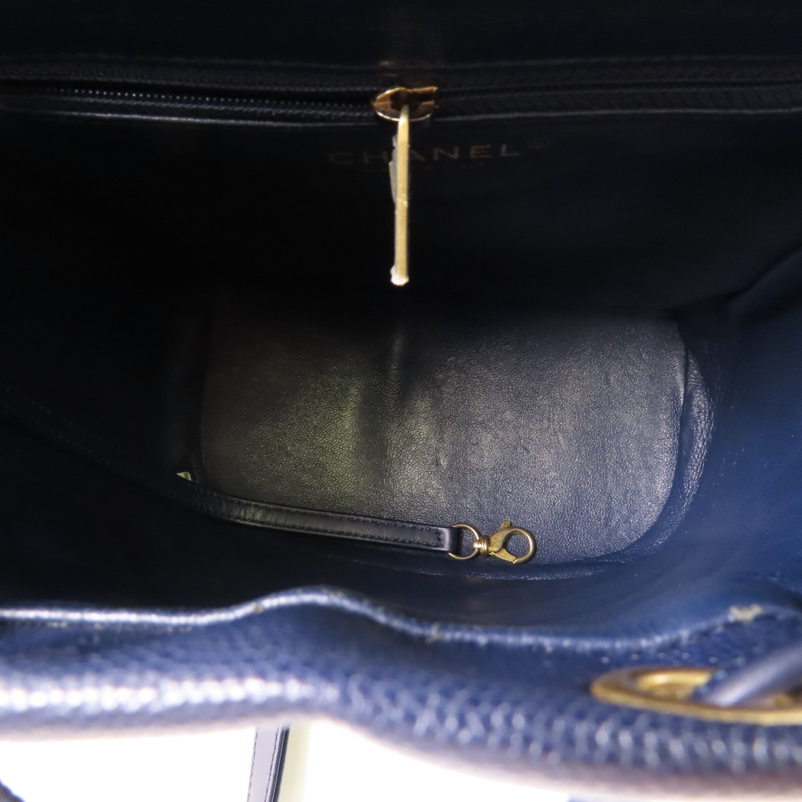 CHANEL 牛皮皮革Backpack金扣鏈帶背包