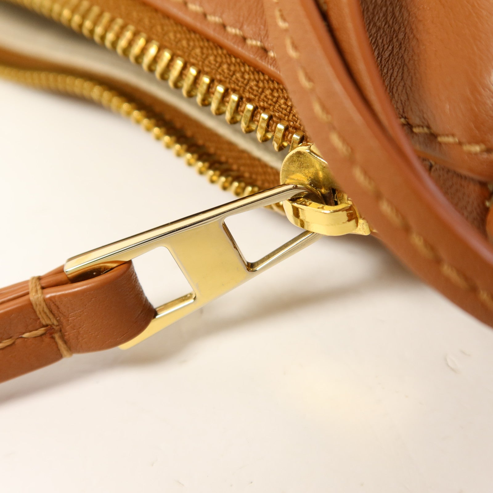 LOEWE 牛皮皮革Mini Hammock Hobo金扣手挽肩背兩用袋