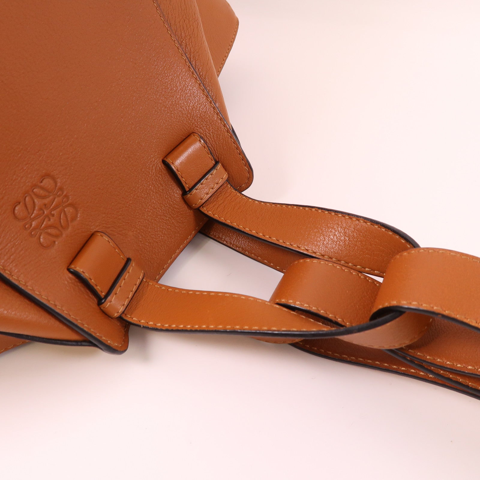 LOEWE 牛皮皮革Hammock銀扣手挽肩背兩用袋