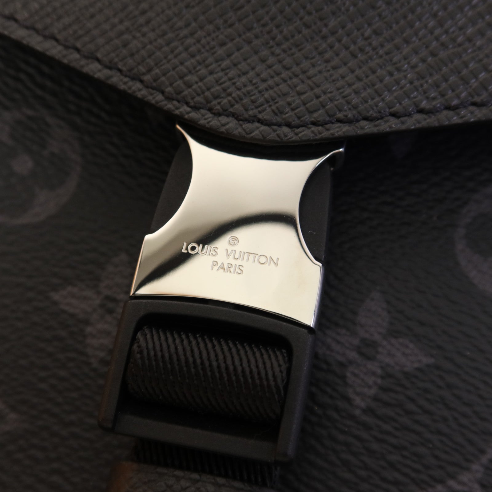 LOUIS VUITTON Taigarama Outdoor Flap Messenger銀扣肩背袋