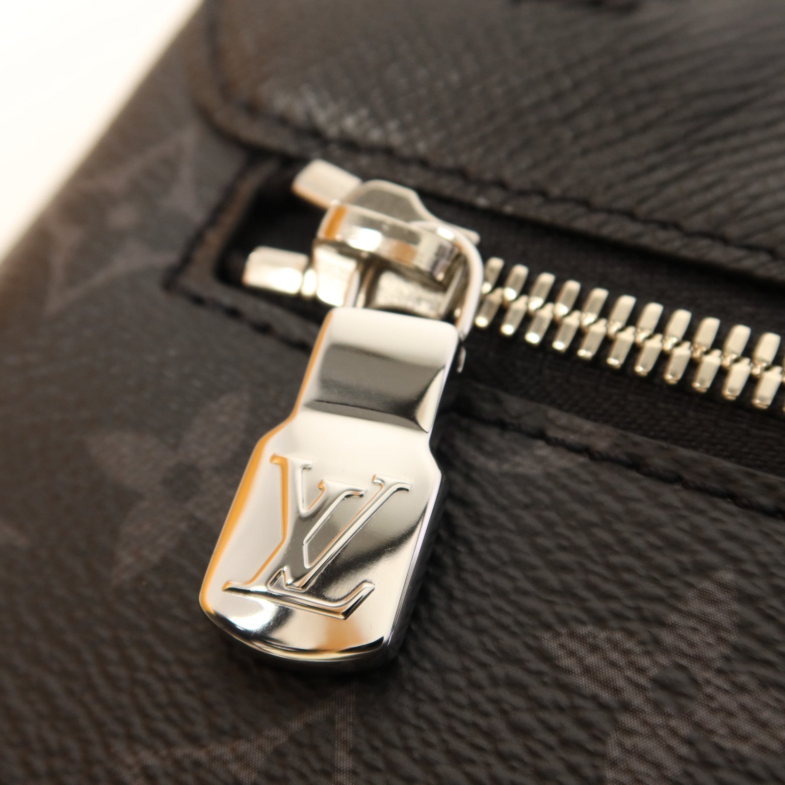 LOUIS VUITTON Taigarama Outdoor Flap Messenger銀扣肩背袋