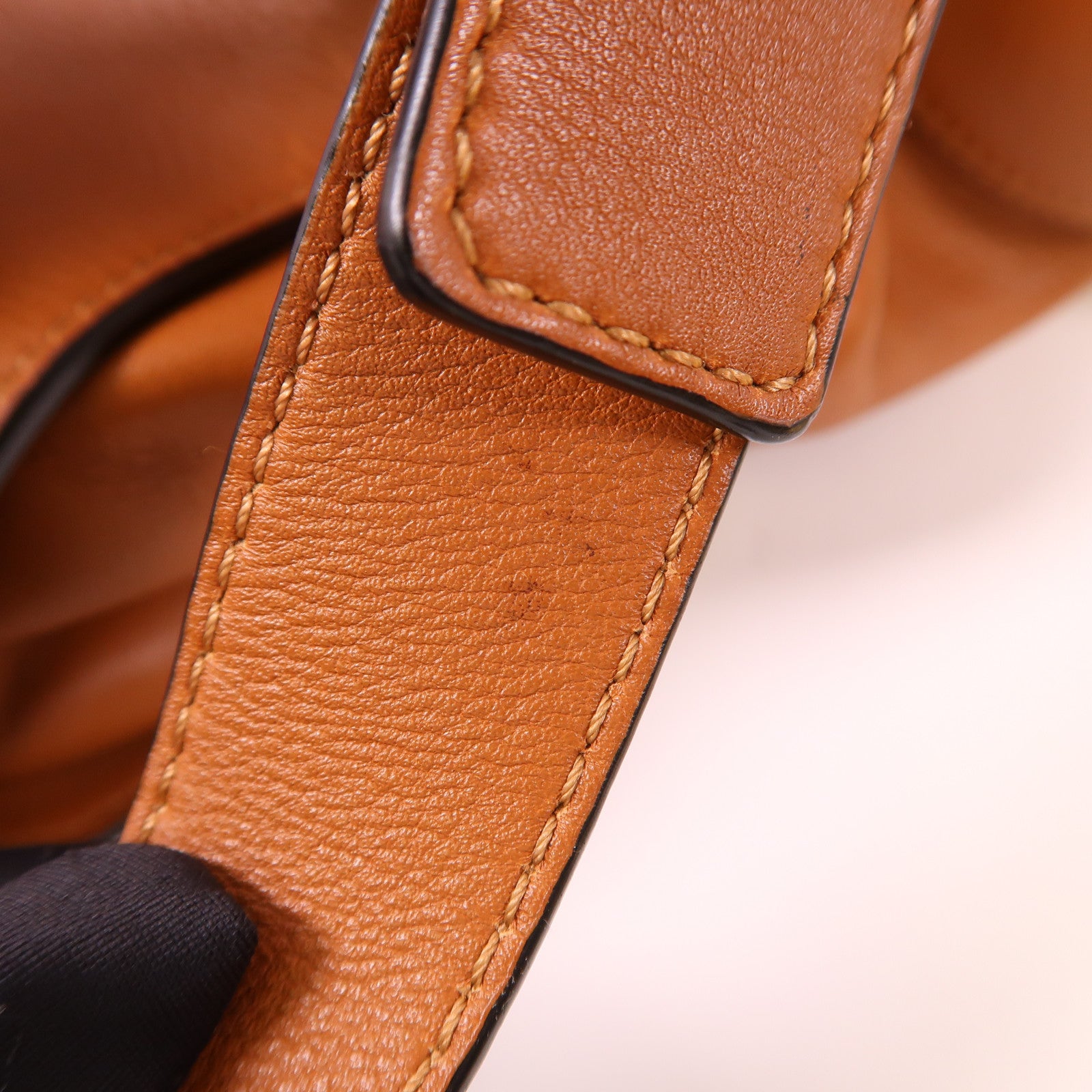 LOEWE 牛皮皮革Hammock銀扣手挽肩背兩用袋