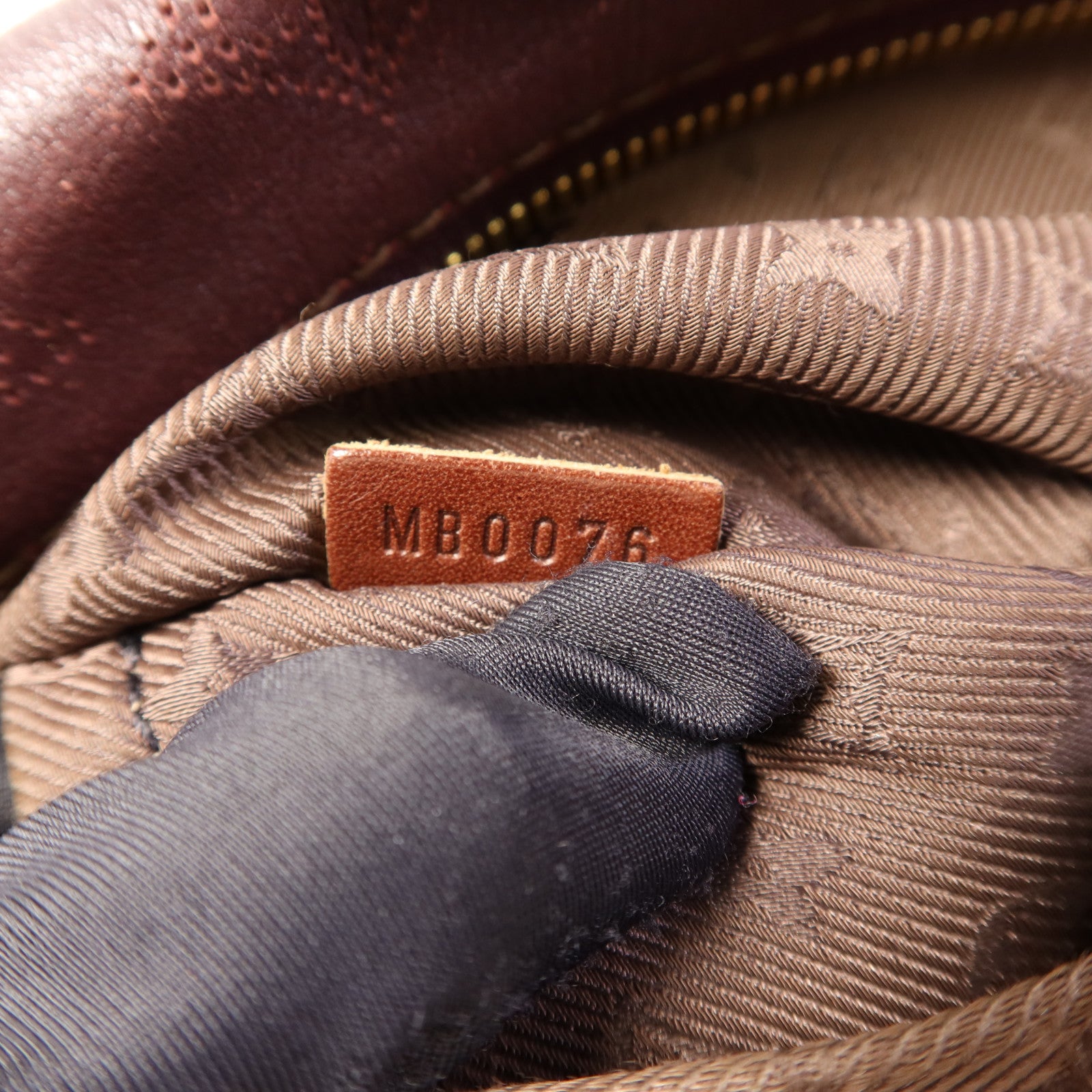 LOUIS VUITTON Mahina Onatah GM金扣肩背袋