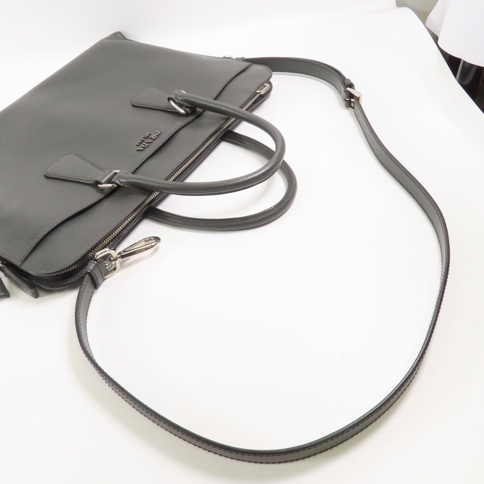 PRADA 牛皮皮革Briefcase銀扣公事包