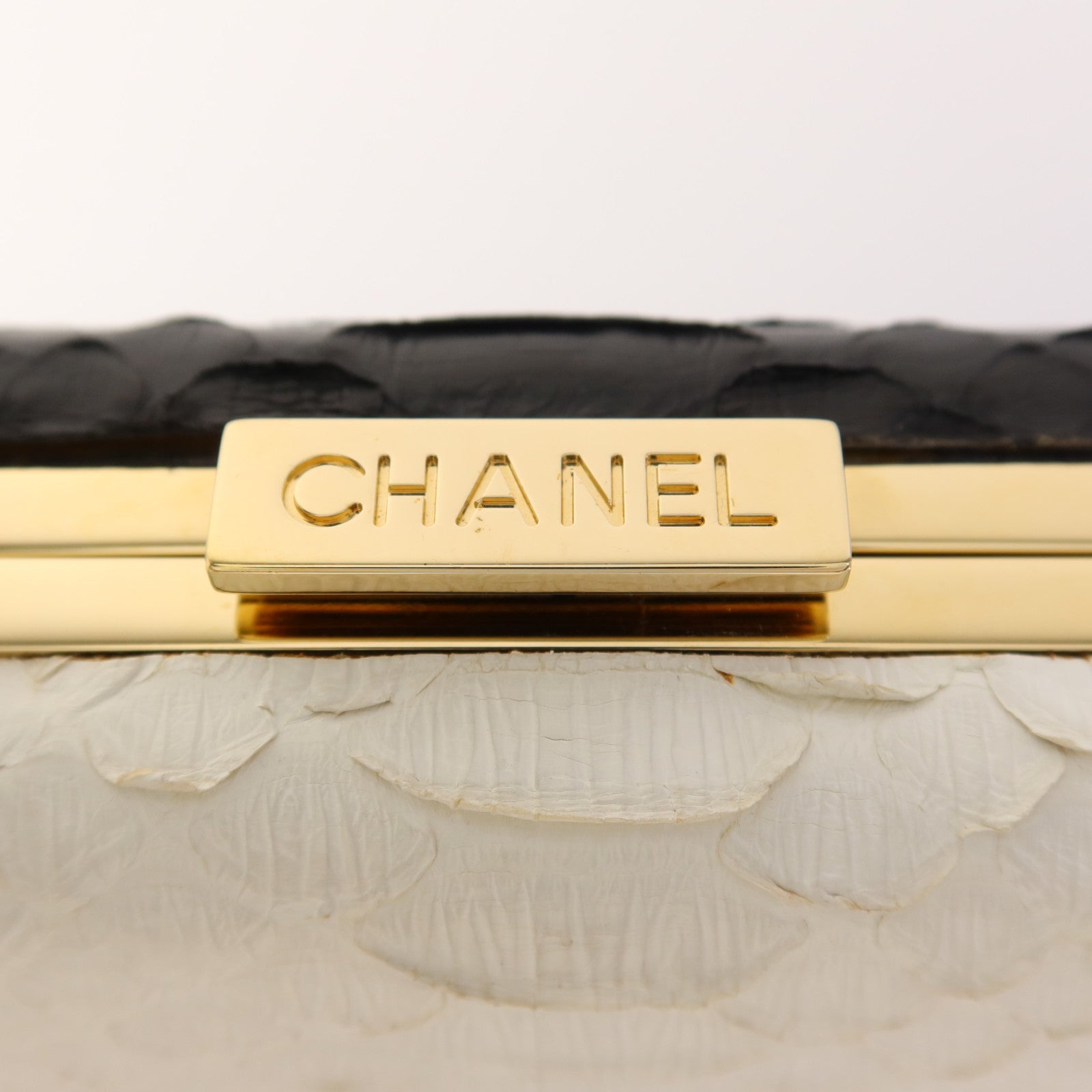 CHANEL 蛇皮皮革Clutch Bag金扣手拿包