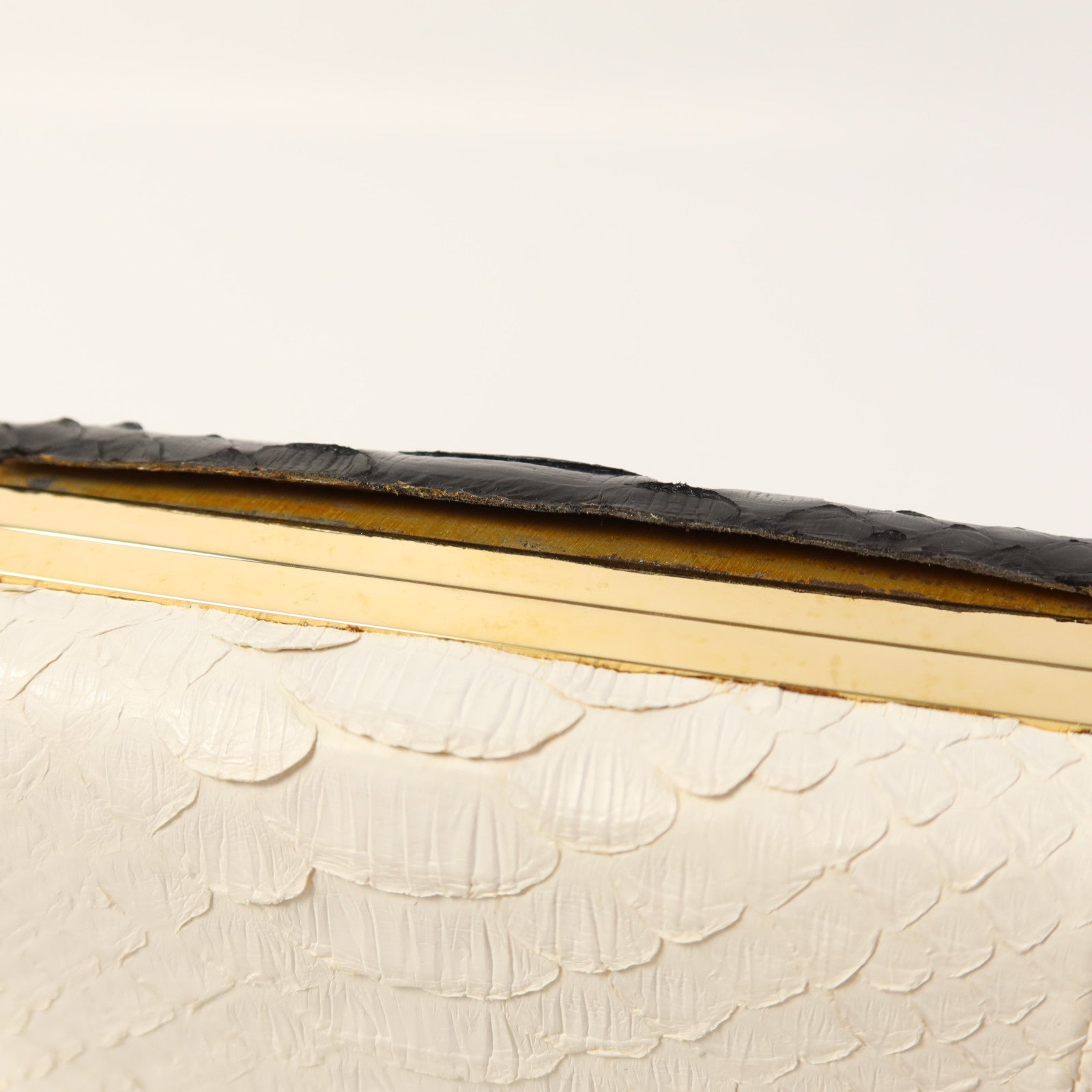 CHANEL 蛇皮皮革Clutch Bag金扣手拿包