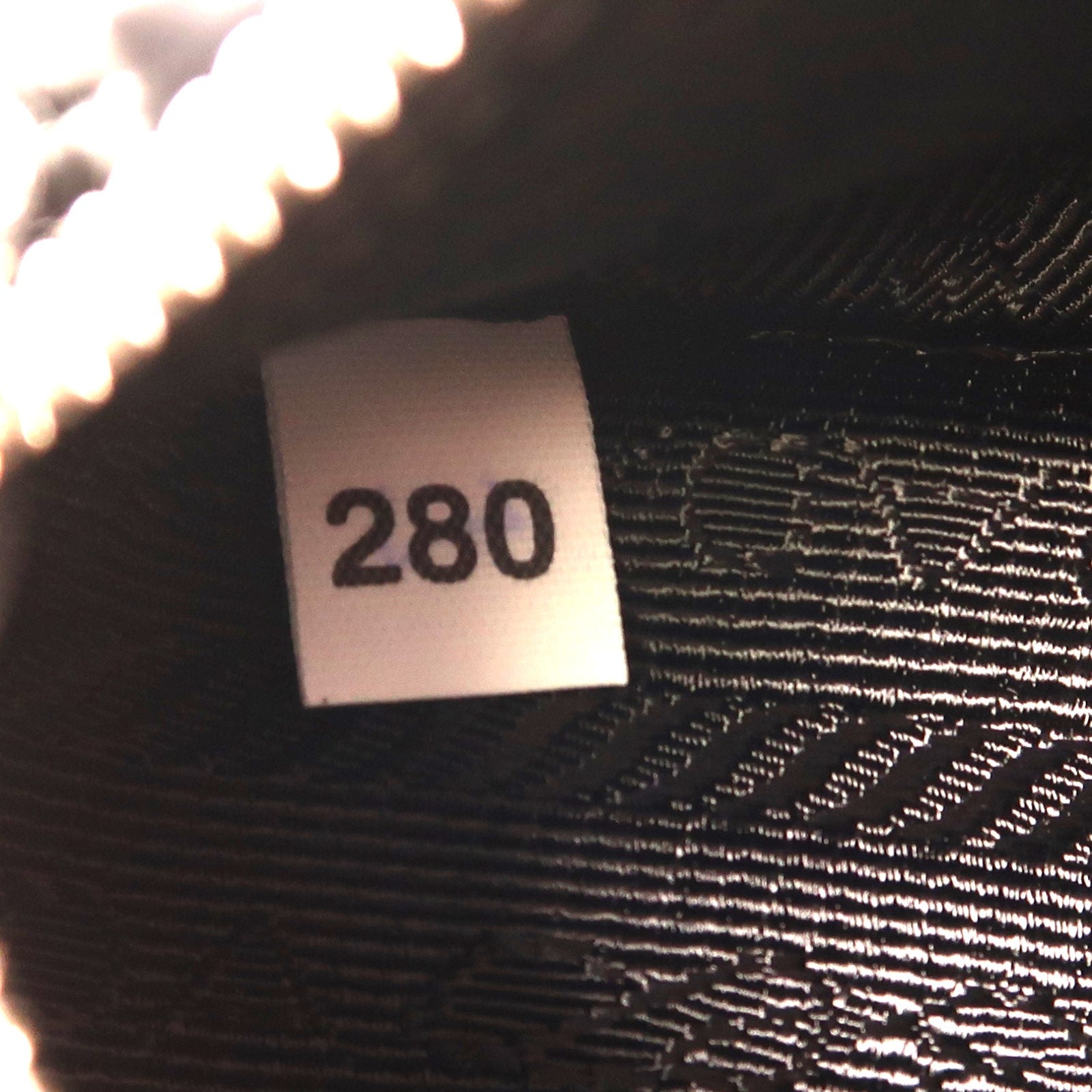 PRADA 牛皮皮革Hand Bag銀扣手拿包