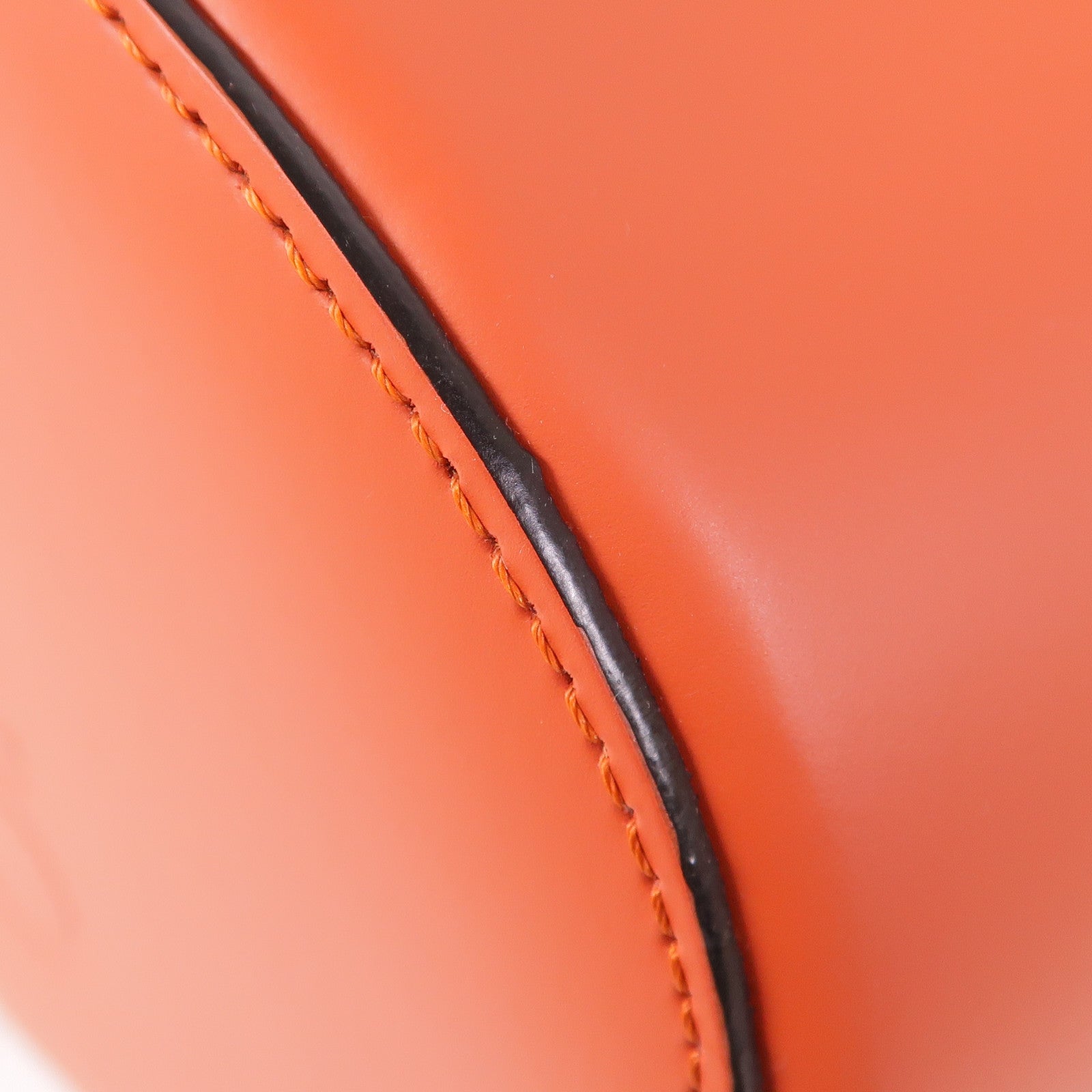 LOEWE 牛皮皮革Balloon Medium金扣手挽肩背兩用袋