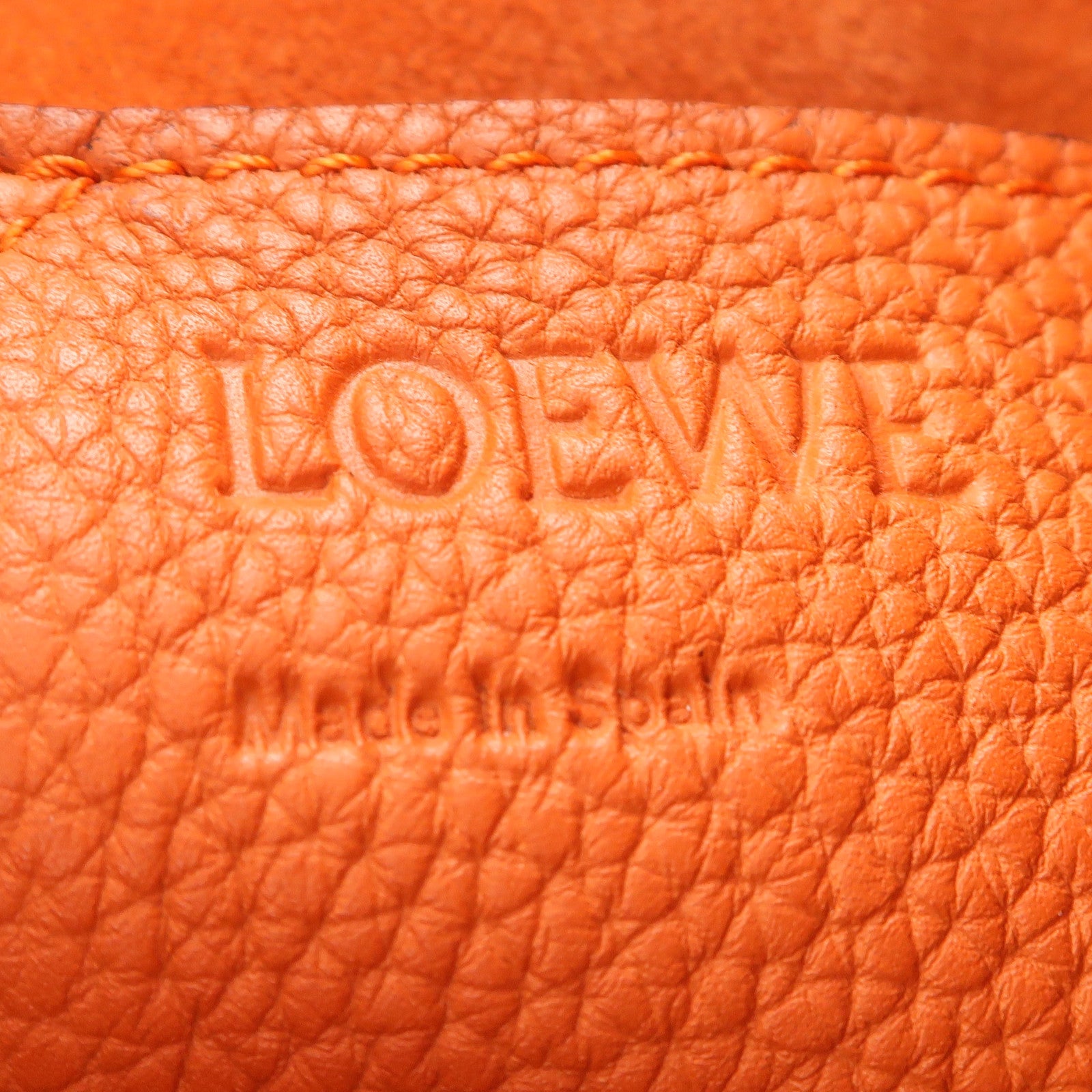 LOEWE 牛皮皮革Balloon Medium金扣手挽肩背兩用袋