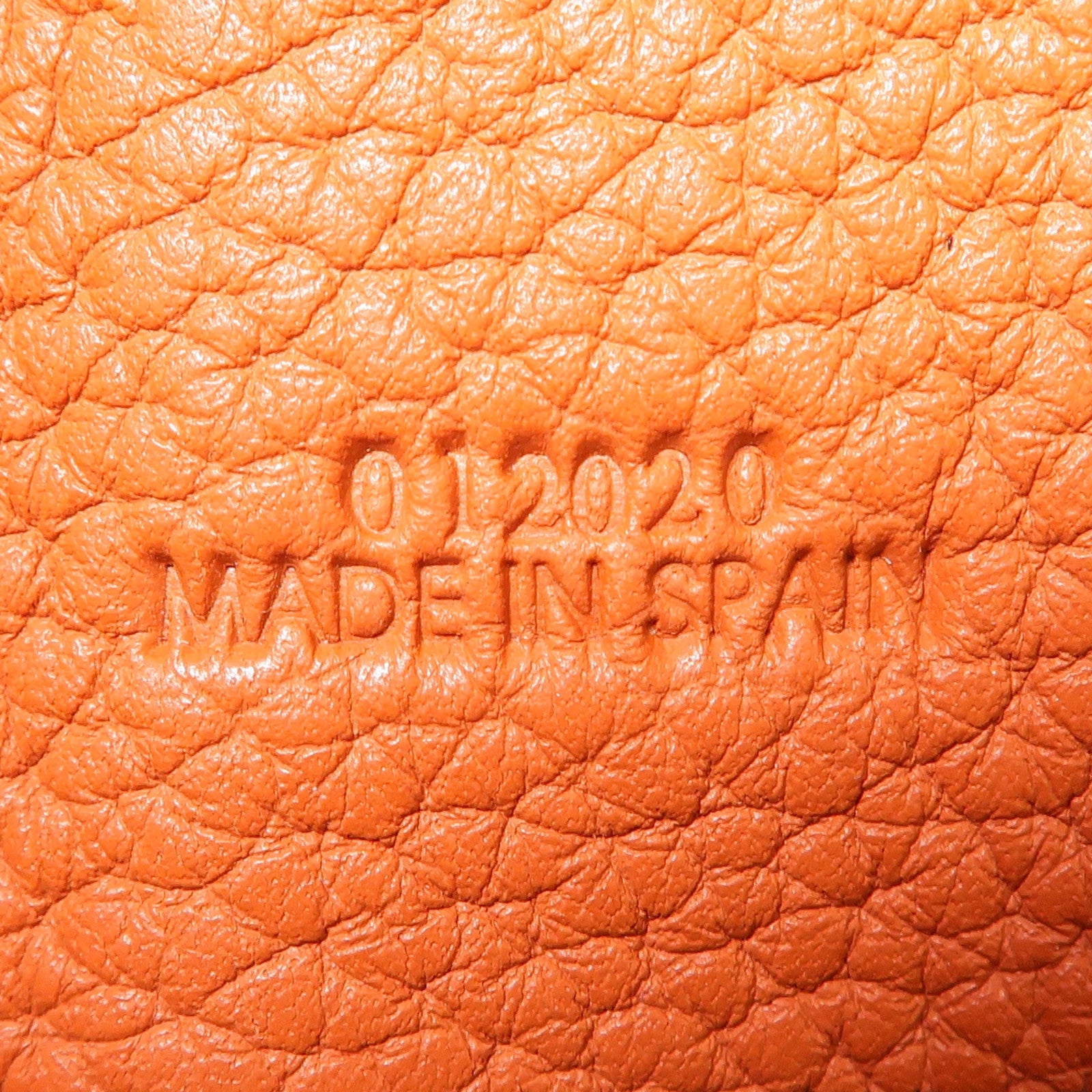 LOEWE 牛皮皮革Balloon Medium金扣手挽肩背兩用袋