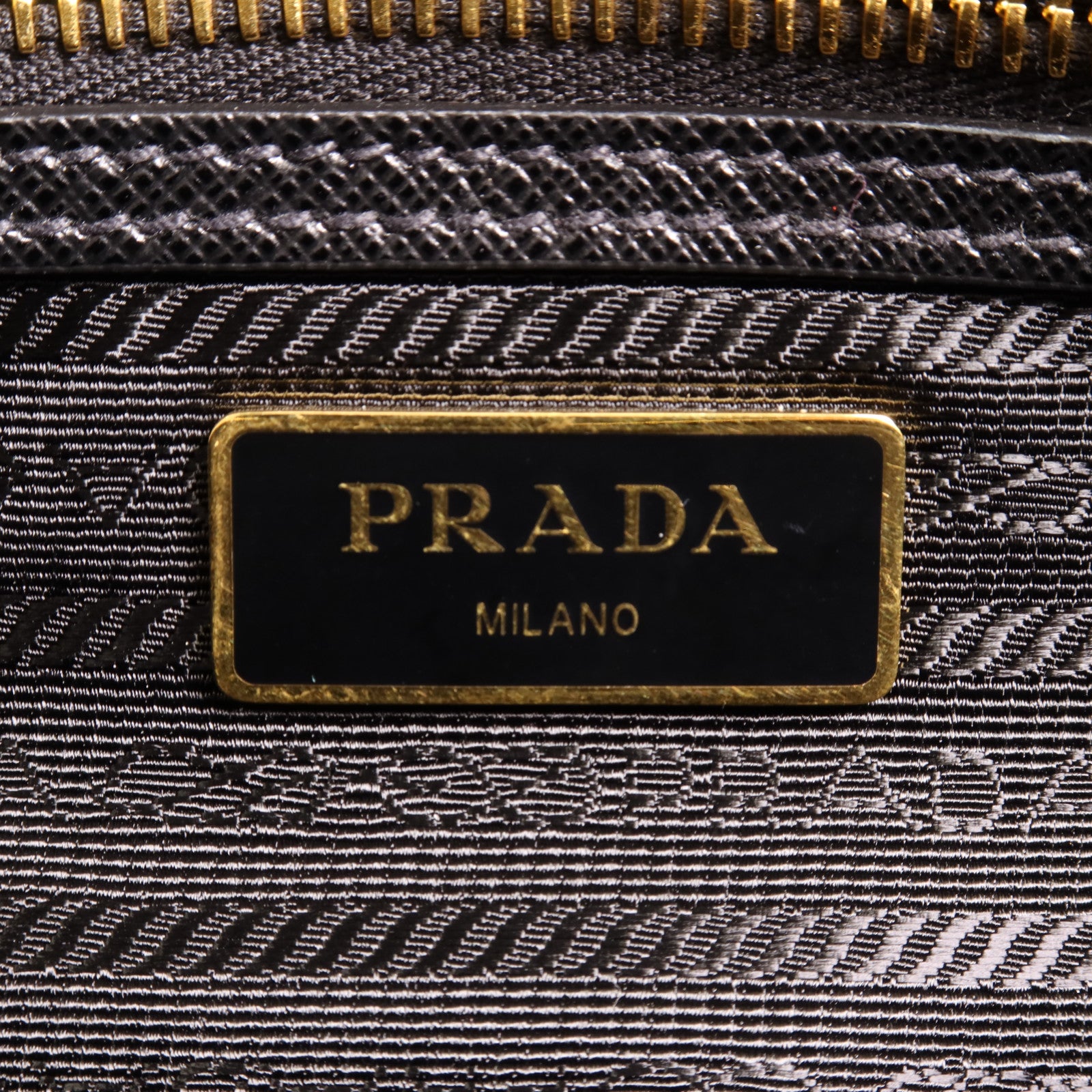 PRADA 尼龍Camera Bag金扣肩背袋