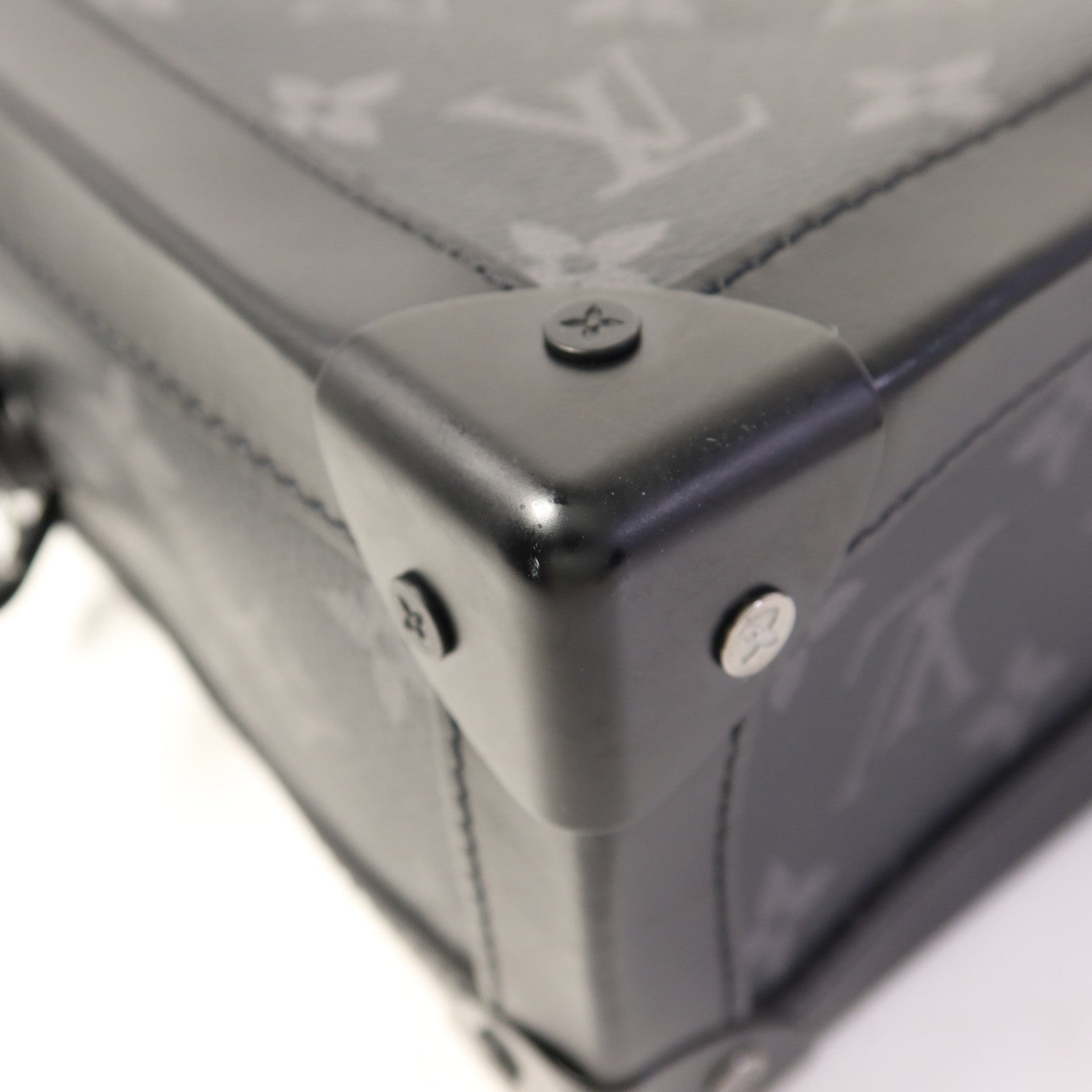 LOUIS VUITTON Monogram Eclipse Soft Trunk肩背袋