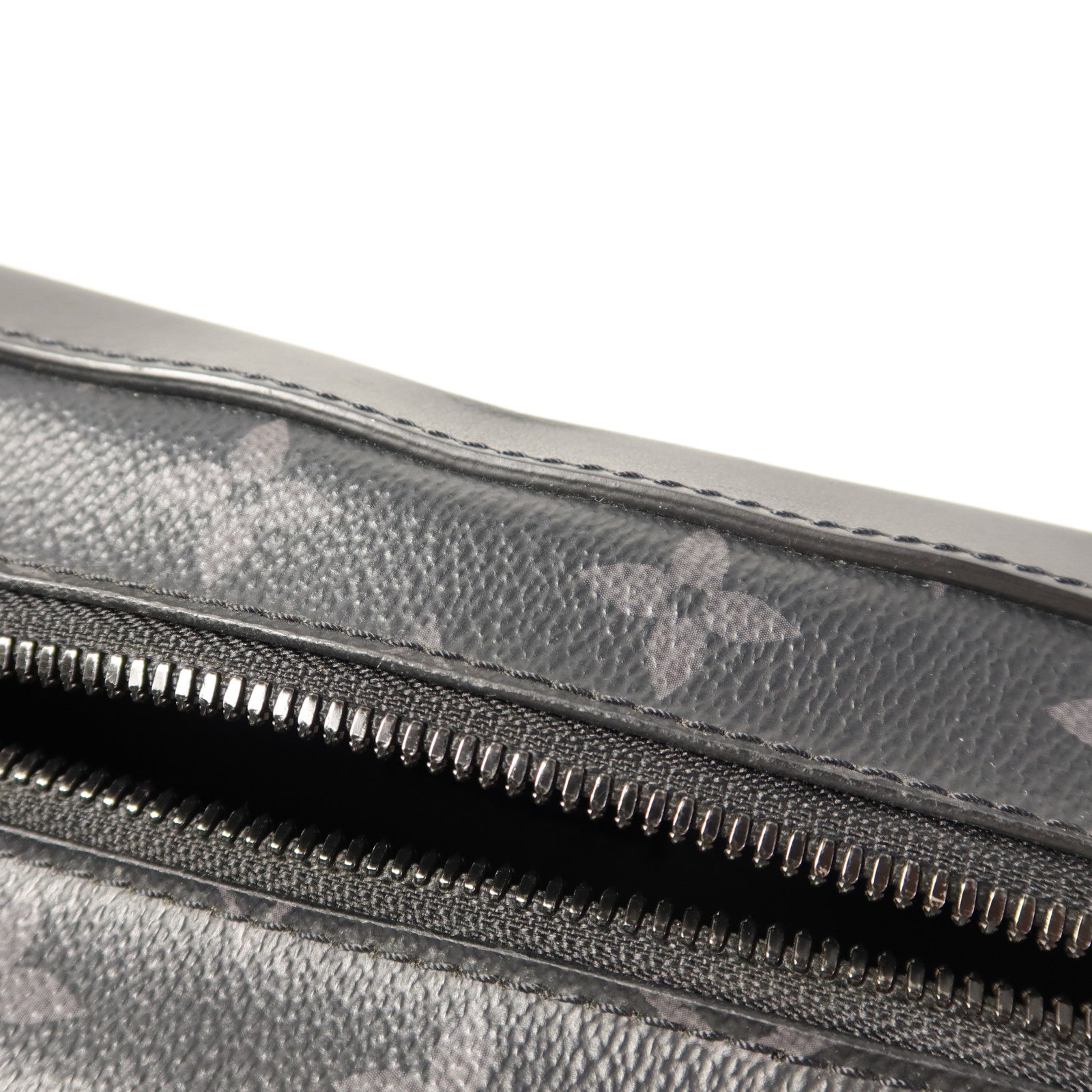 LOUIS VUITTON Monogram Eclipse Soft Trunk肩背袋