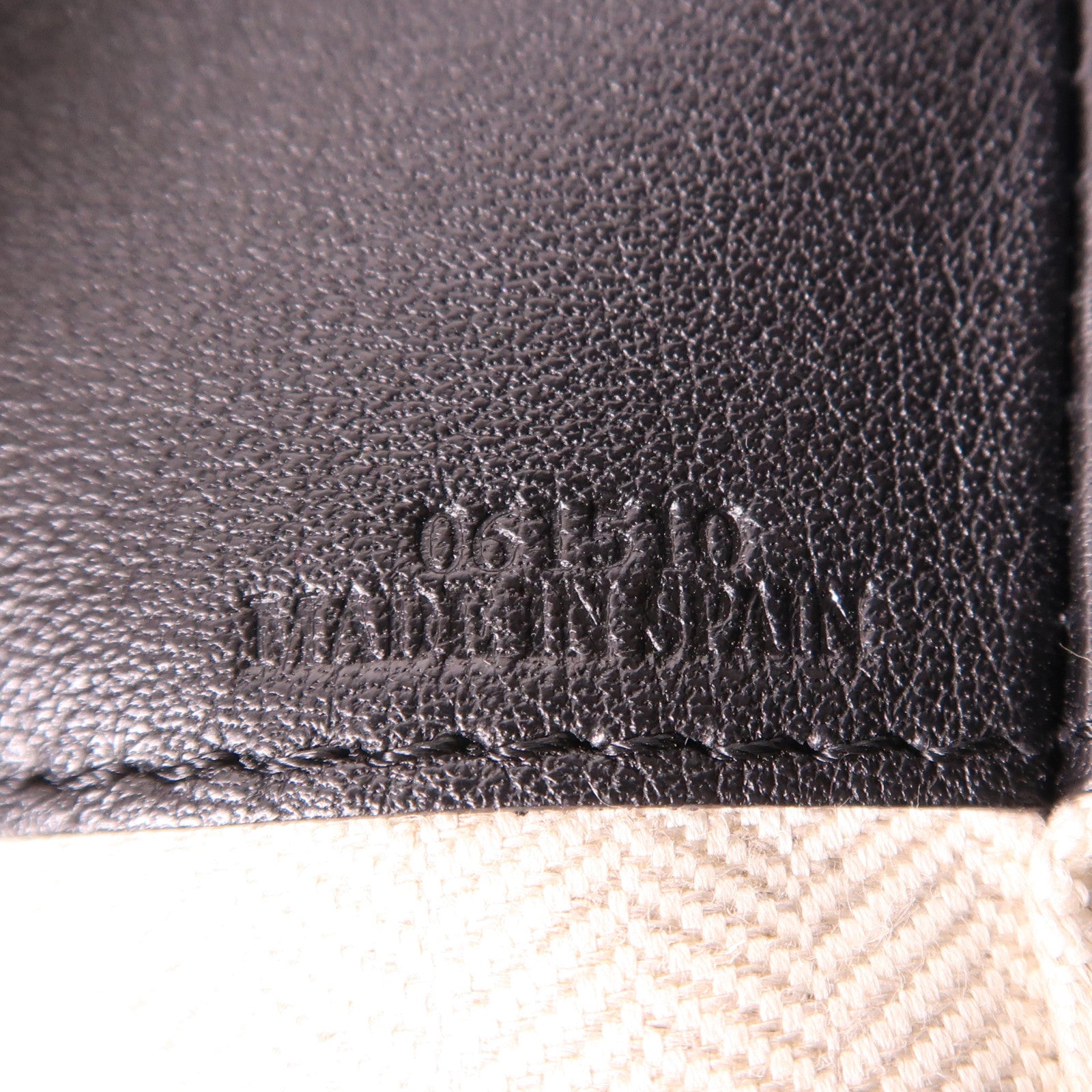 LOEWE 牛皮皮革Shoulder Bag銀扣鏈帶肩背袋