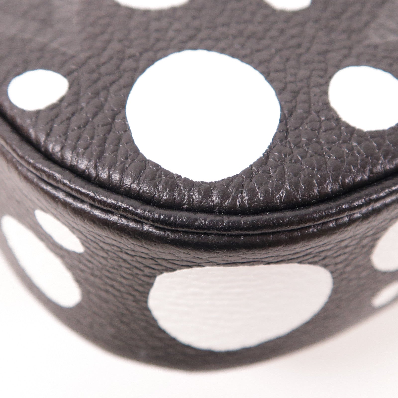 LOUIS VUITTON【激減優惠】 Monogram Empreinte LV X YK Multi Pochette Accessoires銀扣手挽肩背兩用袋