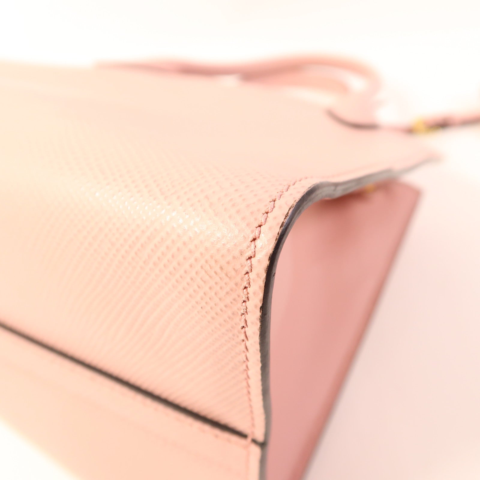 PRADA Saffiano皮革Monochrome金扣手挽肩背兩用袋