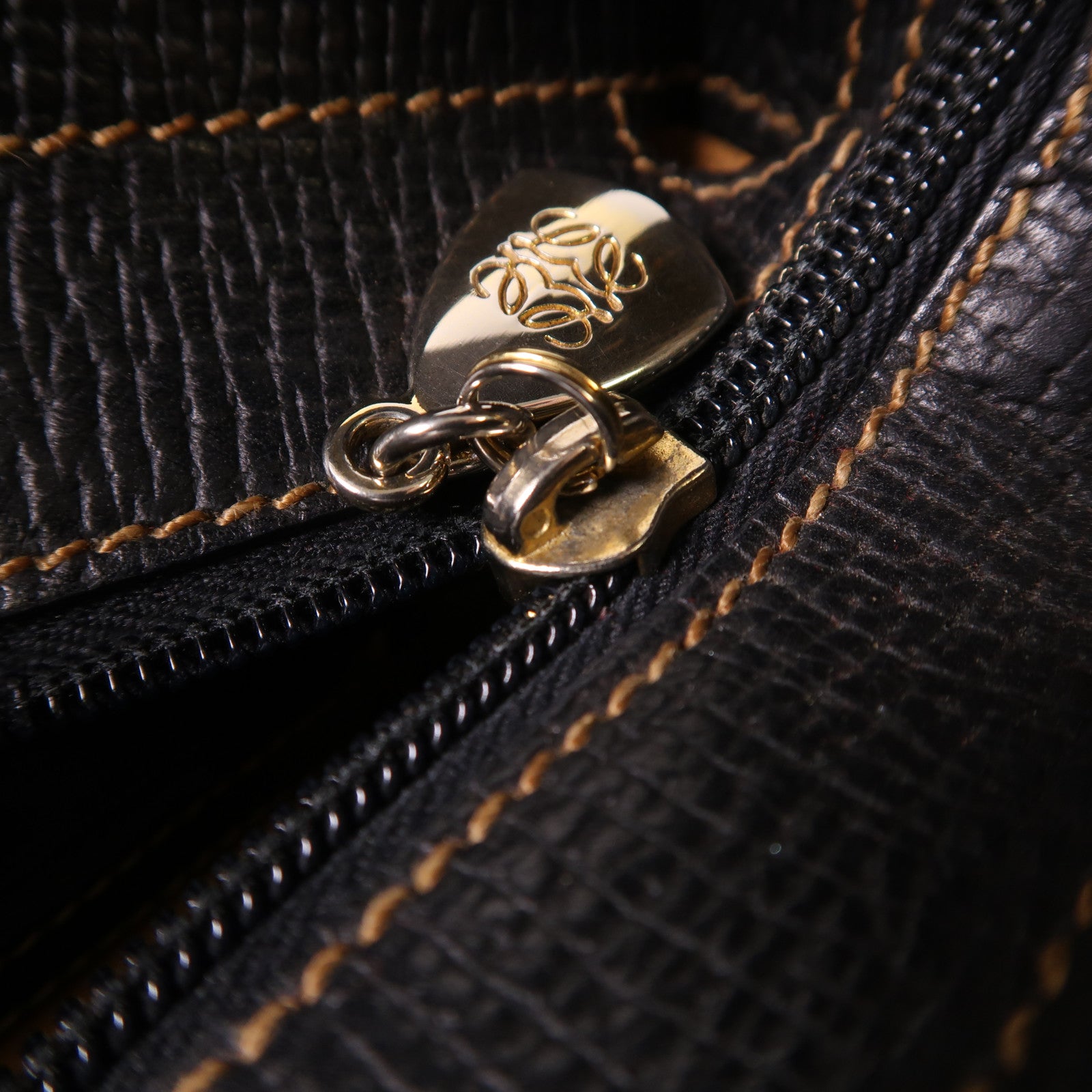 LOEWE 牛皮皮革Shoulder Bag肩背袋