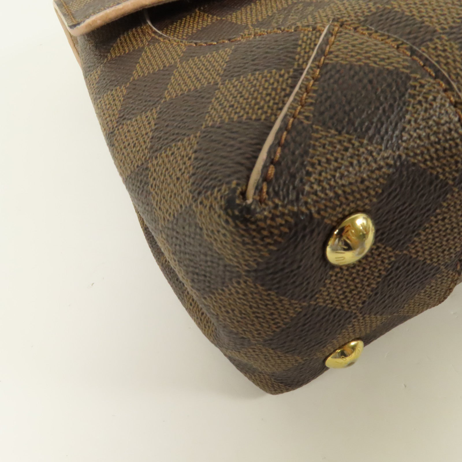 LOUIS VUITTON Damier Caissa金扣肩背袋
