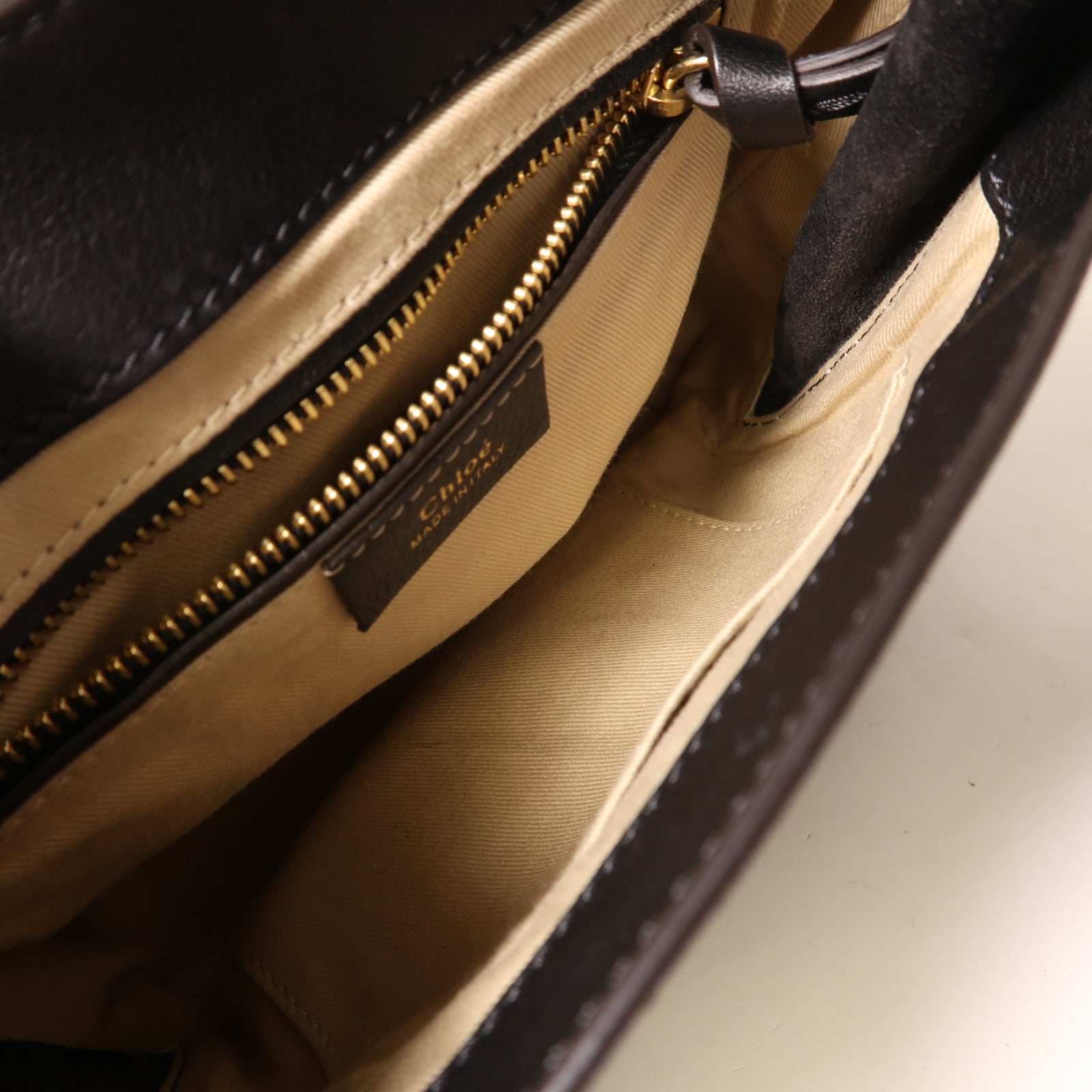 Chloe 牛皮皮革Backpack金扣背包