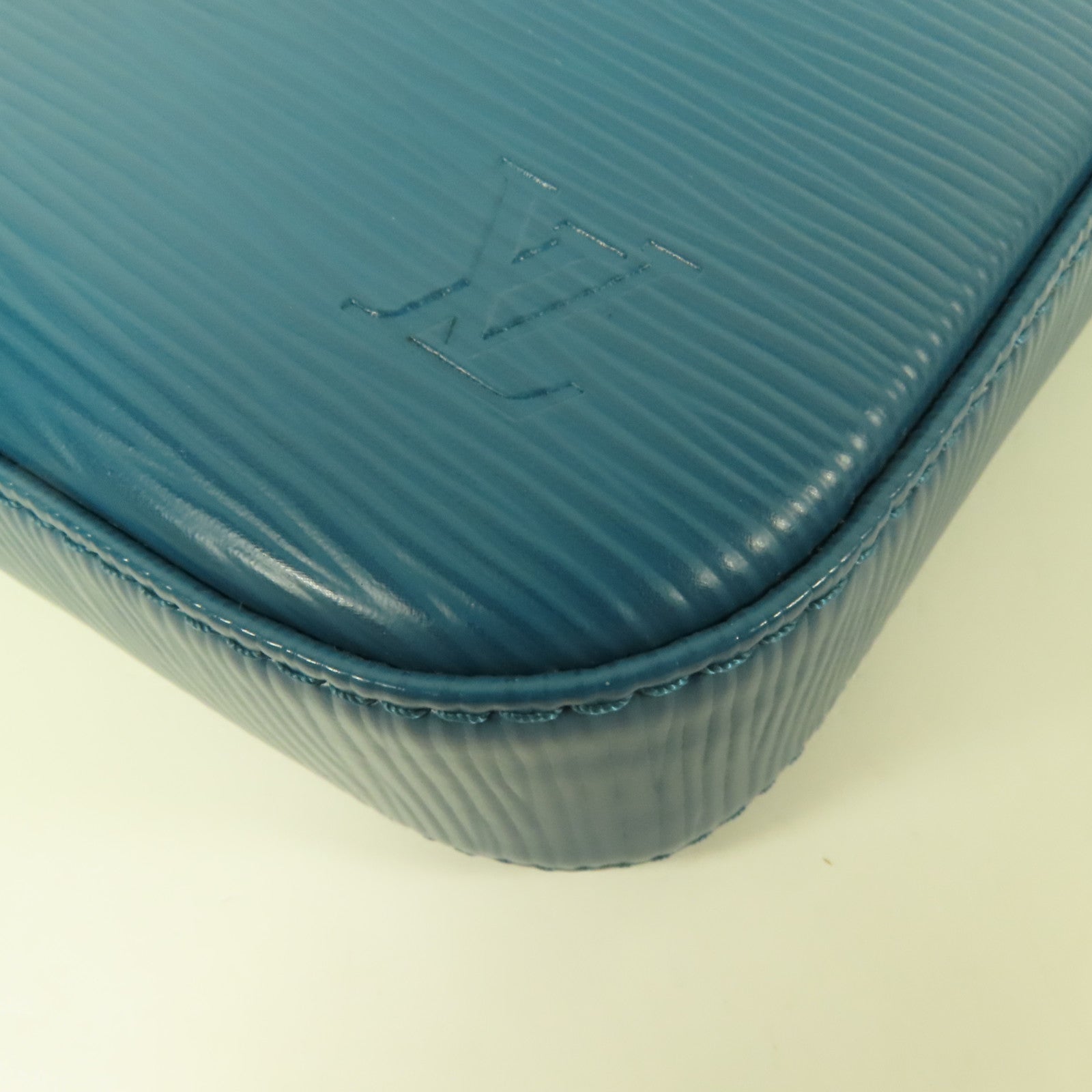 LOUIS VUITTON Epi Pochette Accessories金扣肩背袋