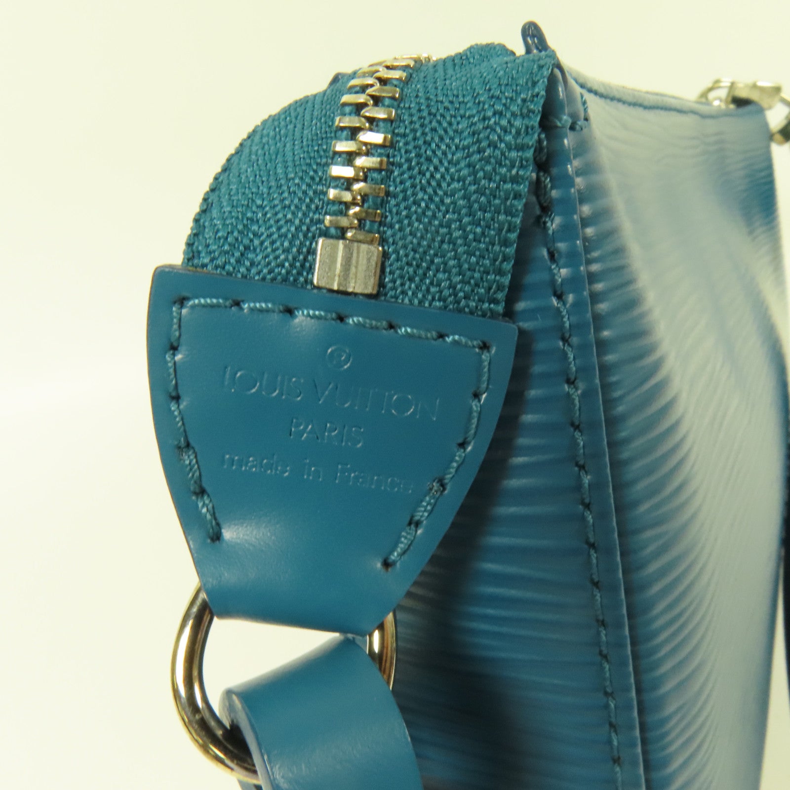 LOUIS VUITTON Epi Pochette Accessories金扣肩背袋