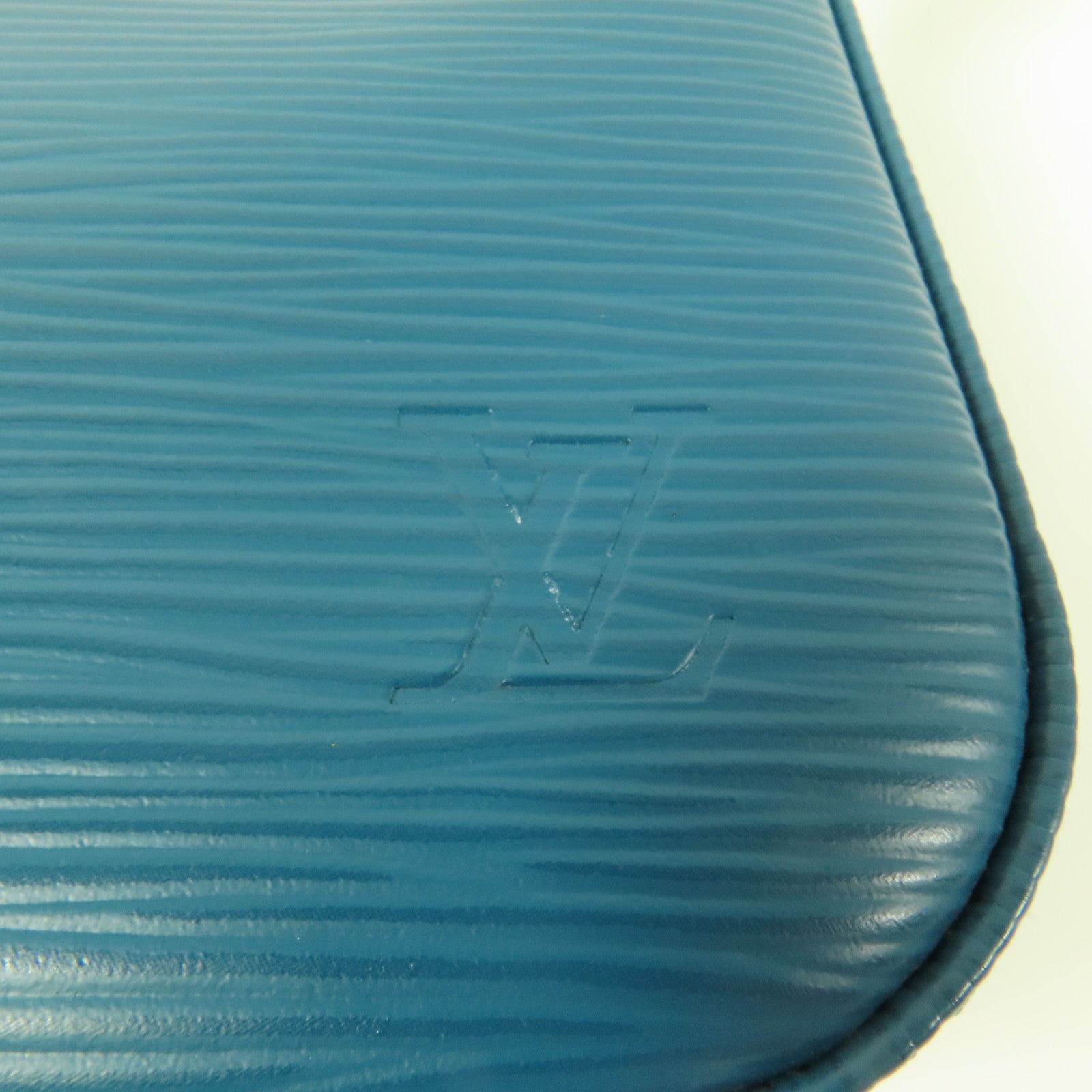 LOUIS VUITTON Epi Pochette Accessories金扣肩背袋