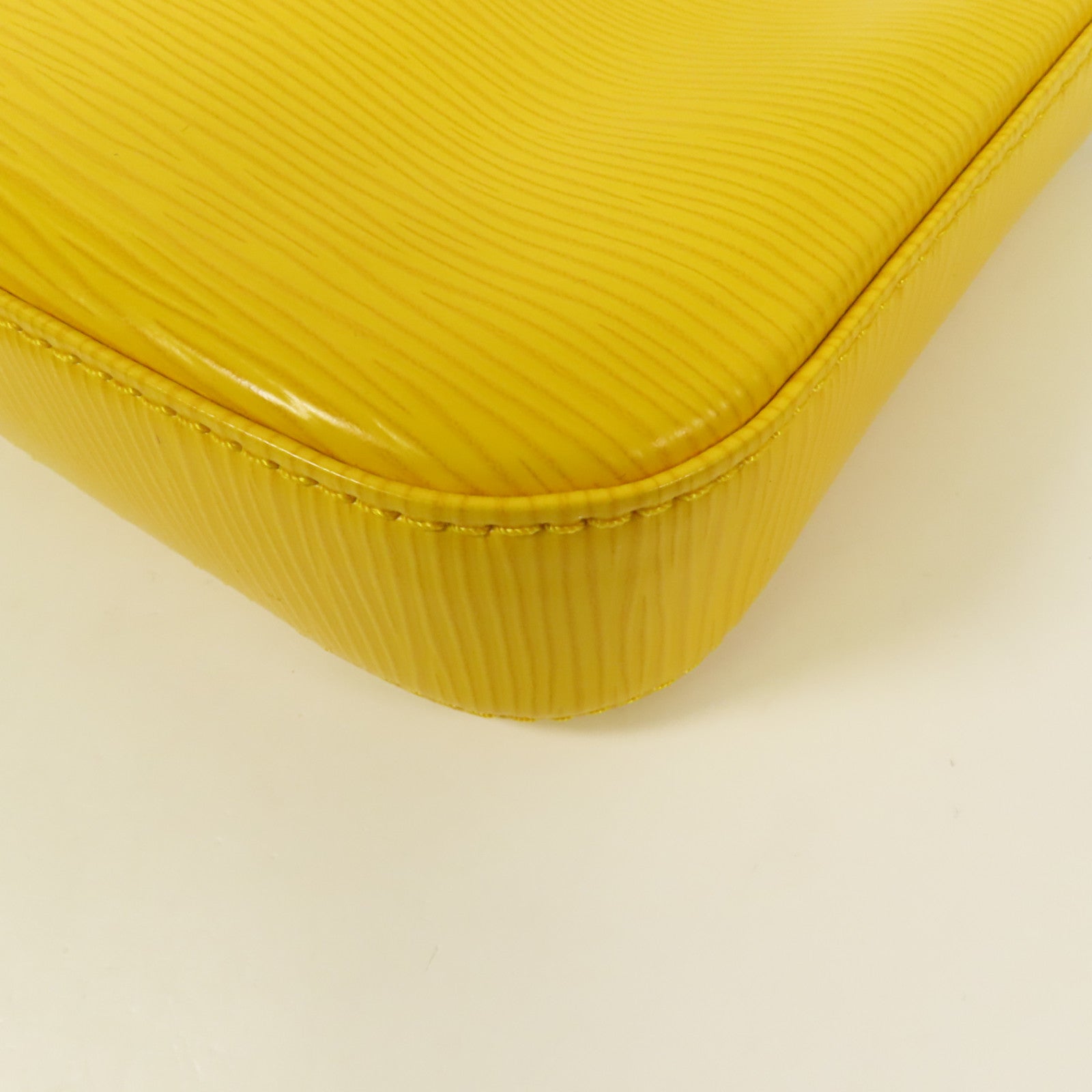 LOUIS VUITTON Epi Pochette Accessories銀扣肩背袋