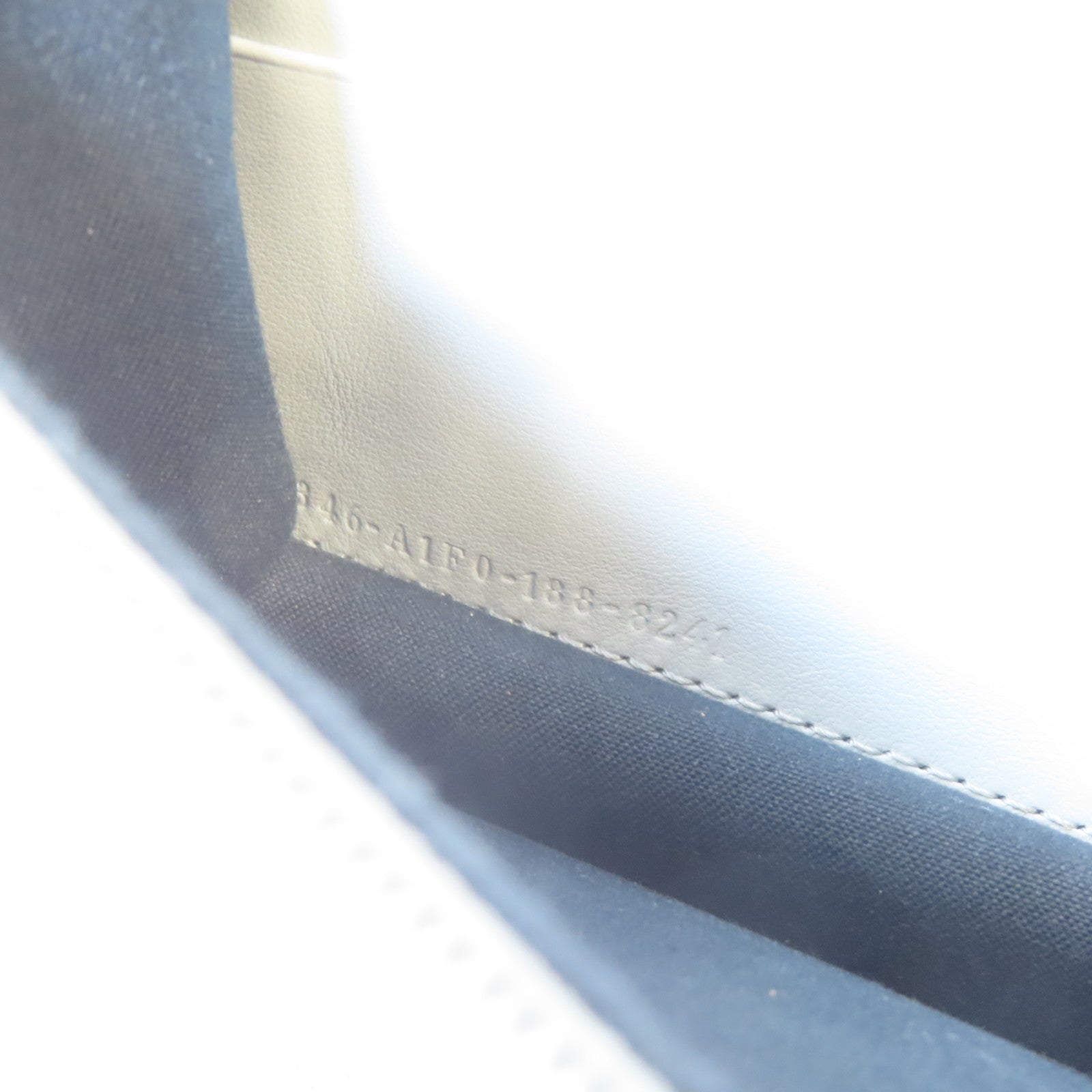 FENDI 【激減優惠】牛皮皮革"Fun Fair" Studded Logo WOC銀扣鏈帶肩背袋淺藍色