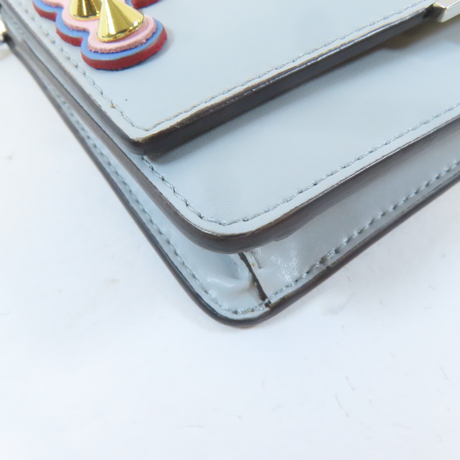 FENDI 【激減優惠】牛皮皮革"Fun Fair" Studded Logo WOC銀扣鏈帶肩背袋淺藍色