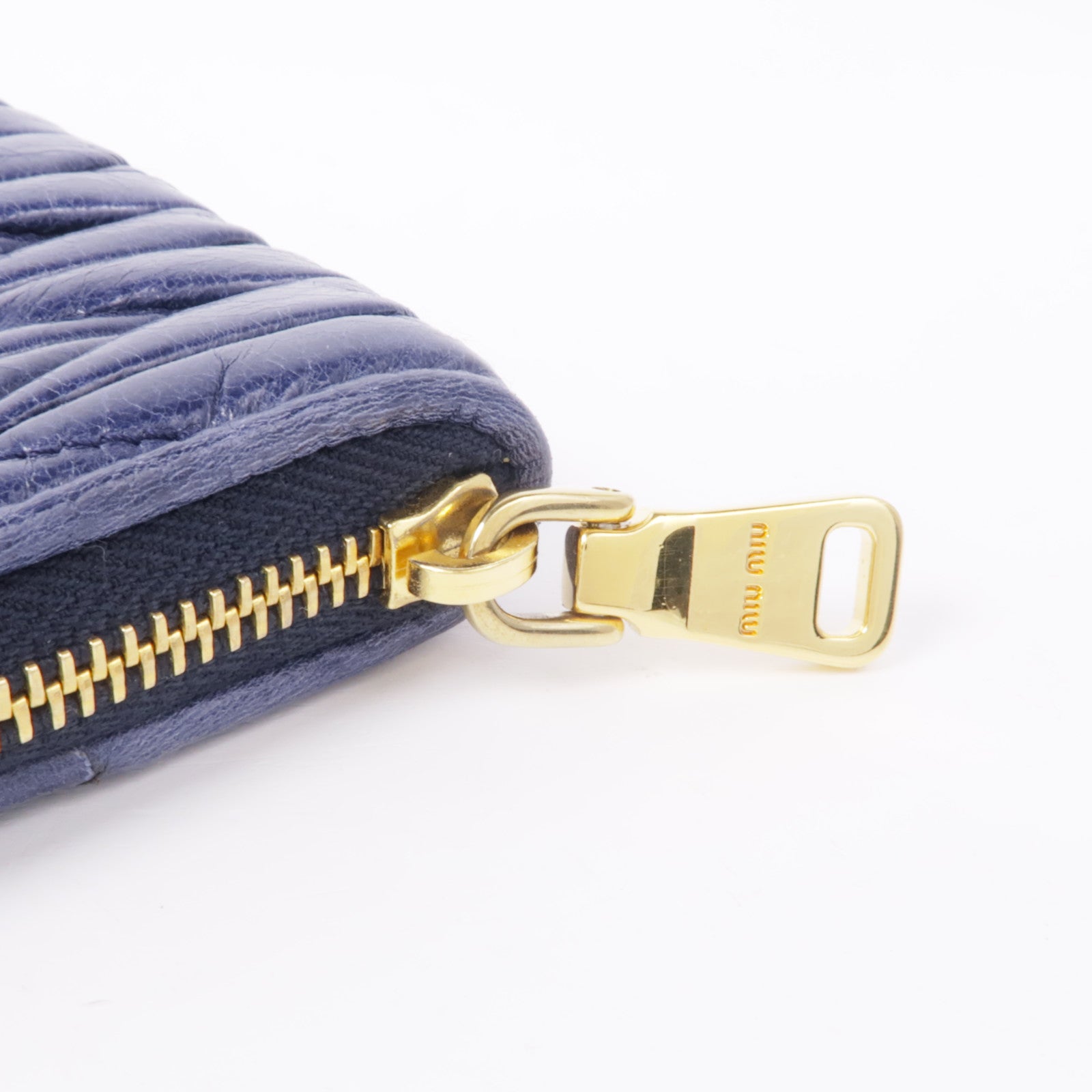 Miu Miu 牛皮皮革Card Case金扣卡片套