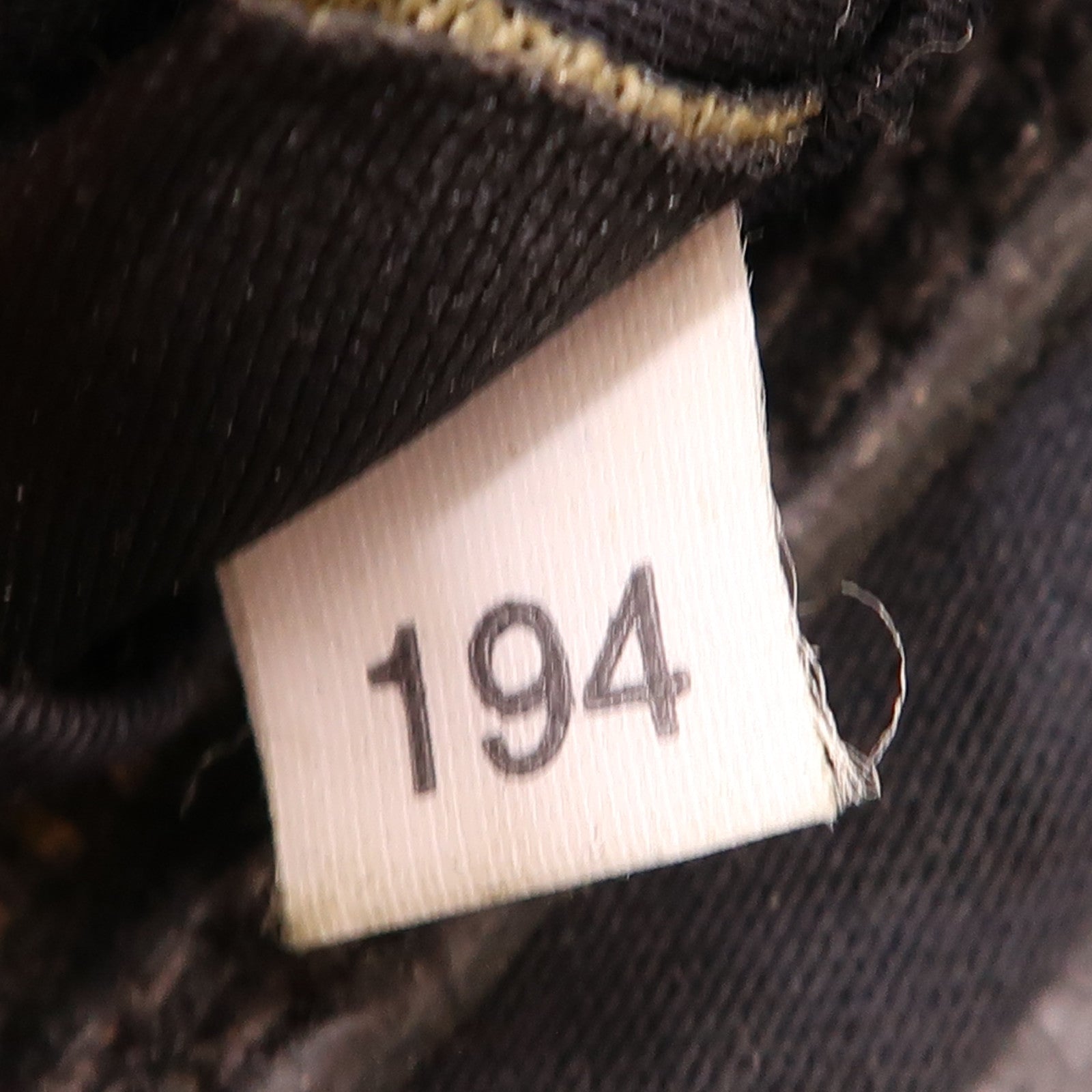 Miu Miu 皮革Shoulder Bag金扣手挽肩背兩用袋