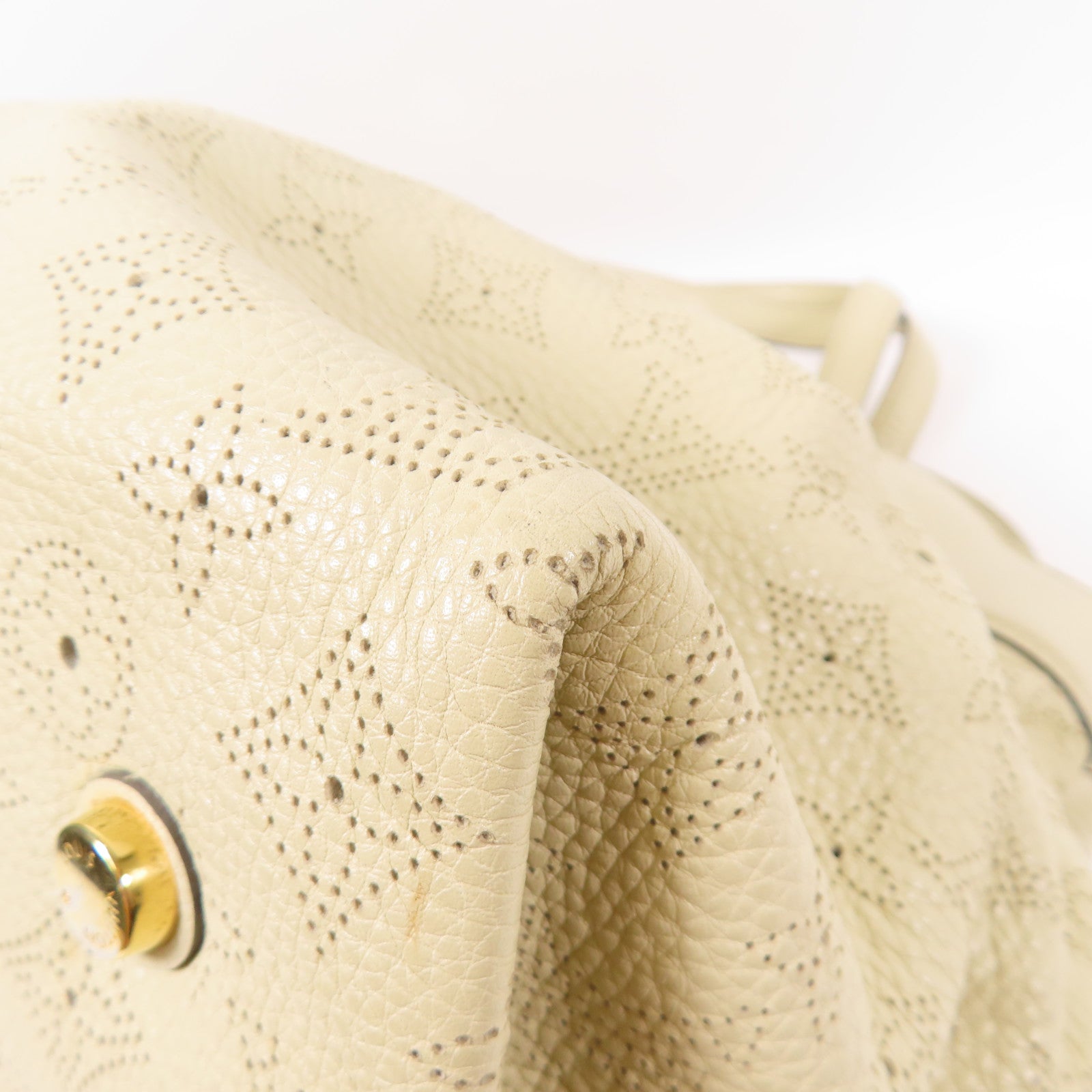 LOUIS VUITTON 【激減優惠】Mahina Cirrus MM金扣手挽袋米色