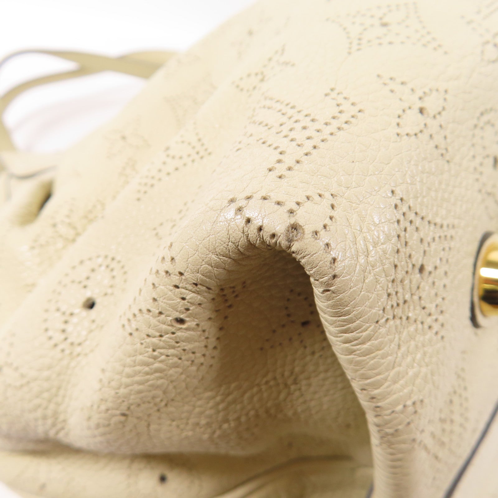 LOUIS VUITTON 【激減優惠】Mahina Cirrus MM金扣手挽袋米色