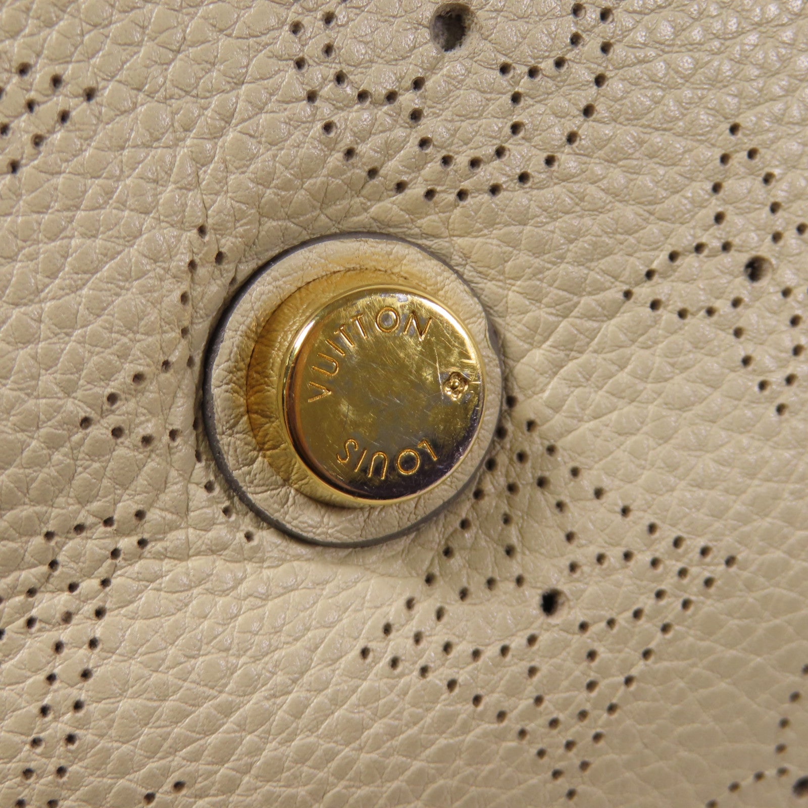 LOUIS VUITTON 【激減優惠】Mahina Cirrus MM金扣手挽袋米色