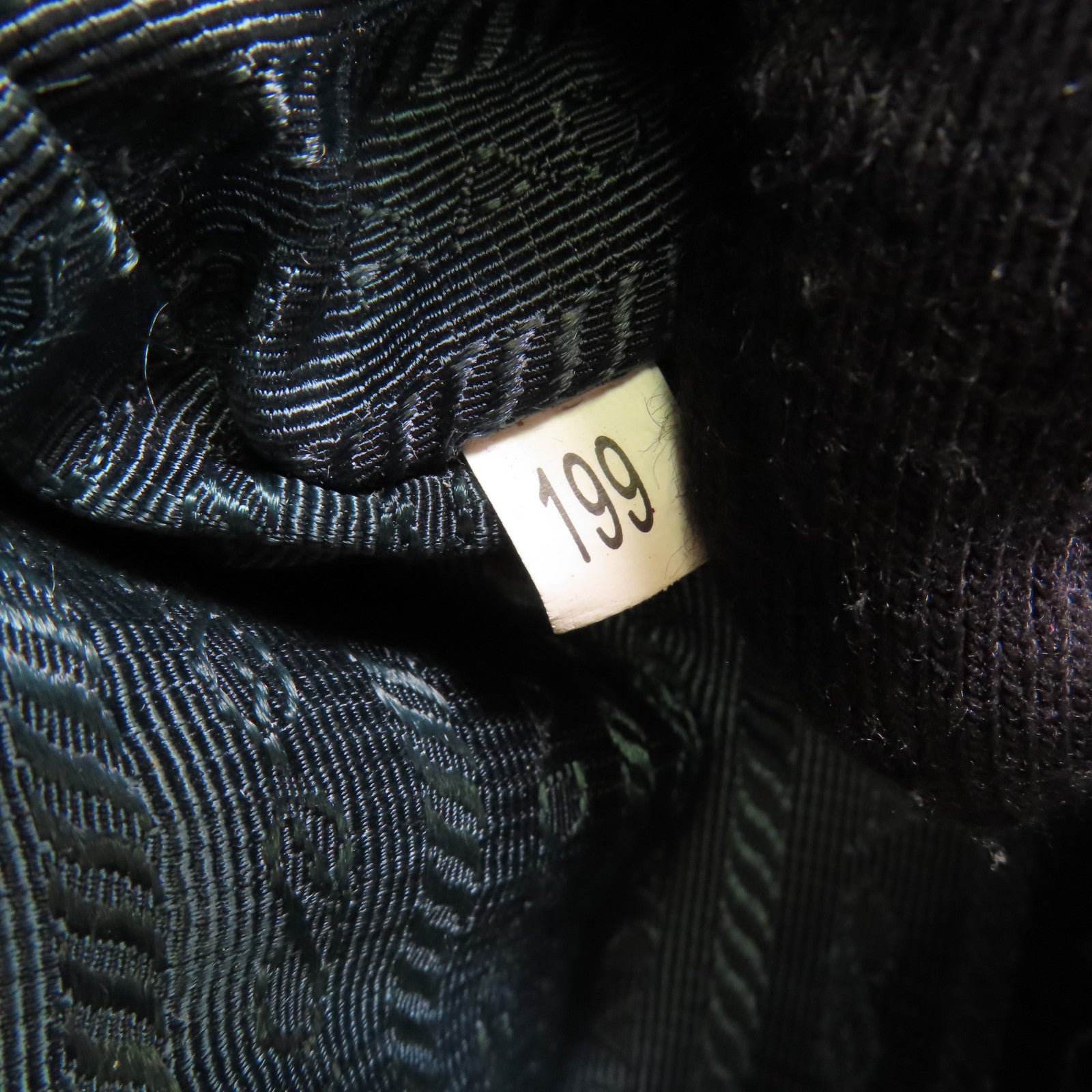 PRADA 牛仔布Pouch金扣手拿包