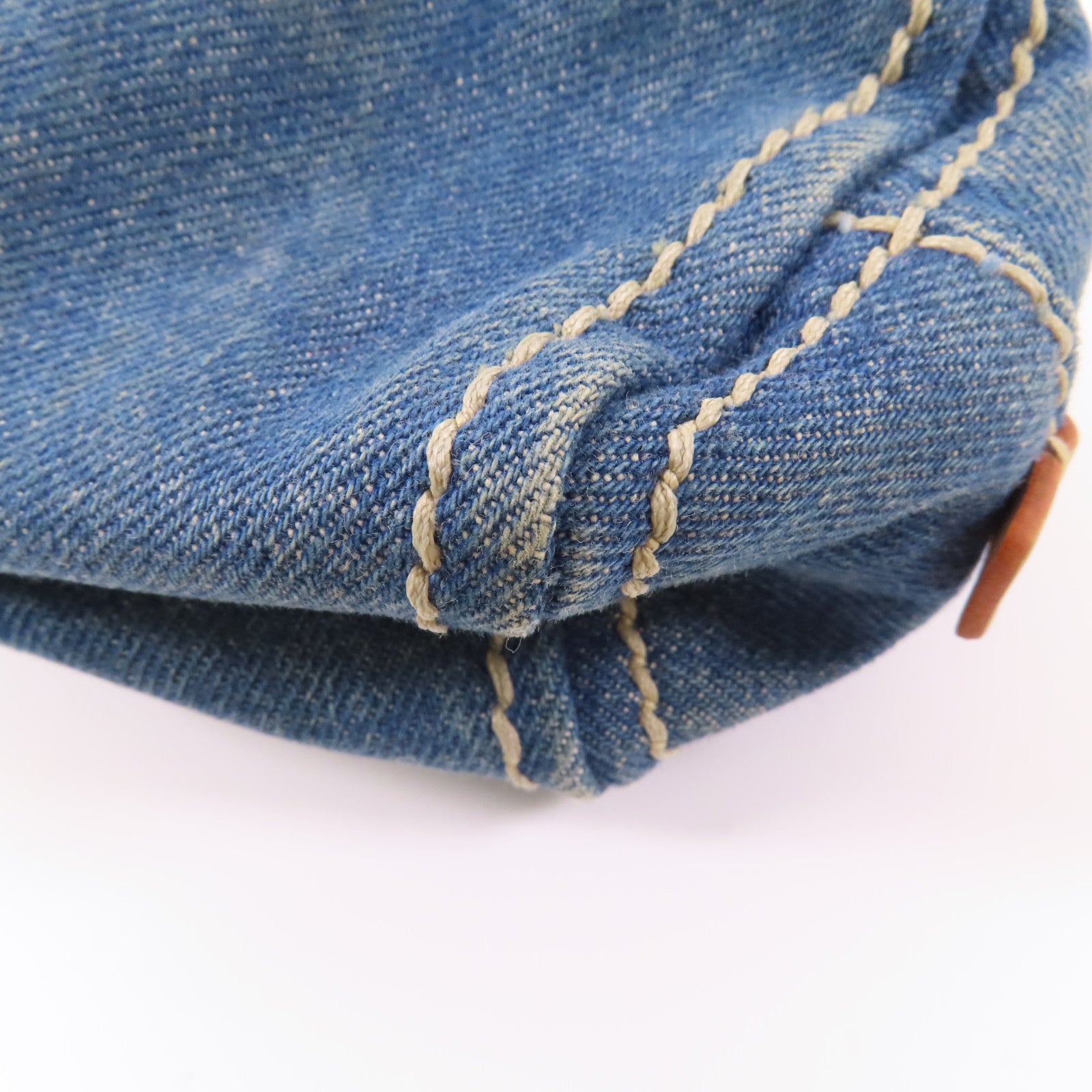 PRADA 牛仔布Pouch金扣手拿包